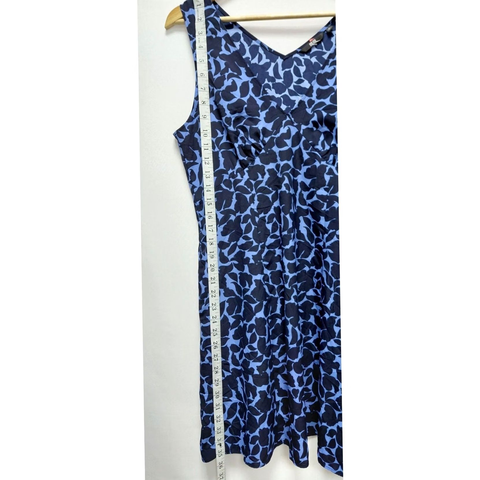Uniqlo UNIQLO Blue Floral Knit V-Neck Knee Length Sleeveless Dress Women Size M Size M / US 6-8 / IT 42-44 - 6 Thumbnail