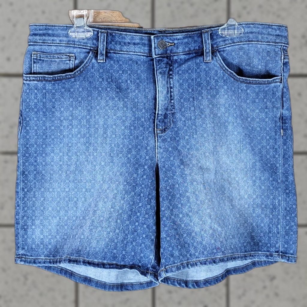 Chaps Chaps Denim Shorts Women 12 Star Print Stretch Medium Wash Blue Pockets Bermuda Casual Everyday 5-Pocket USA Womens Size 34" / US 12 / IT 48 - 1 Thumbnail