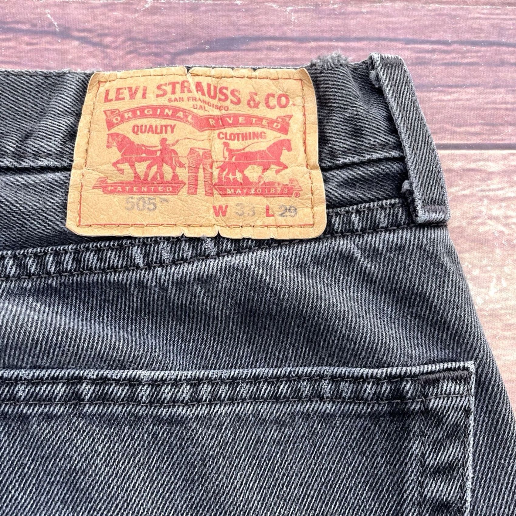 Levi's VINTAGE Levis 505 Jeans Mens Size 33 Black Denim Regular Straight Leg Faded Y2K Size US 33 - 5 Thumbnail