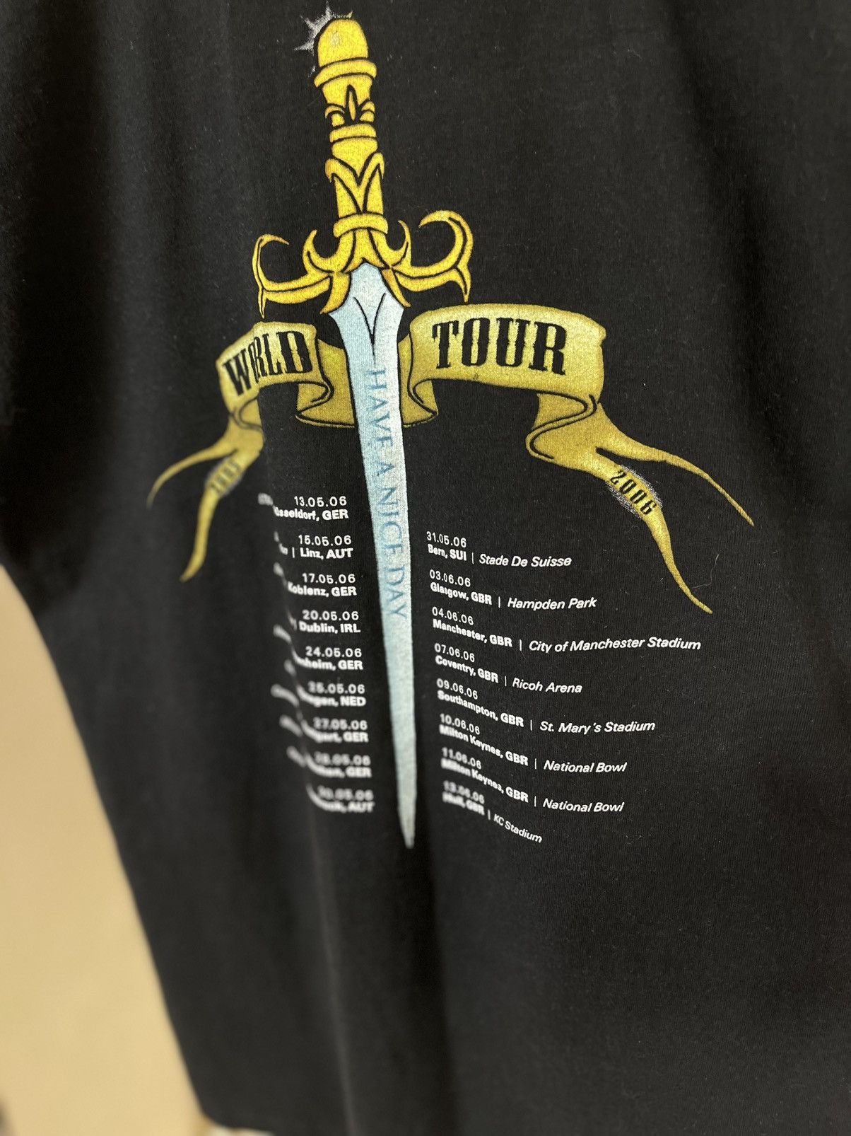 Fruit Of The Loom Vintage Bon Jovi 2005 Tour Tee • Iconic Smiler Graphic Size US M / EU 48-50 / 2 - 10 Thumbnail