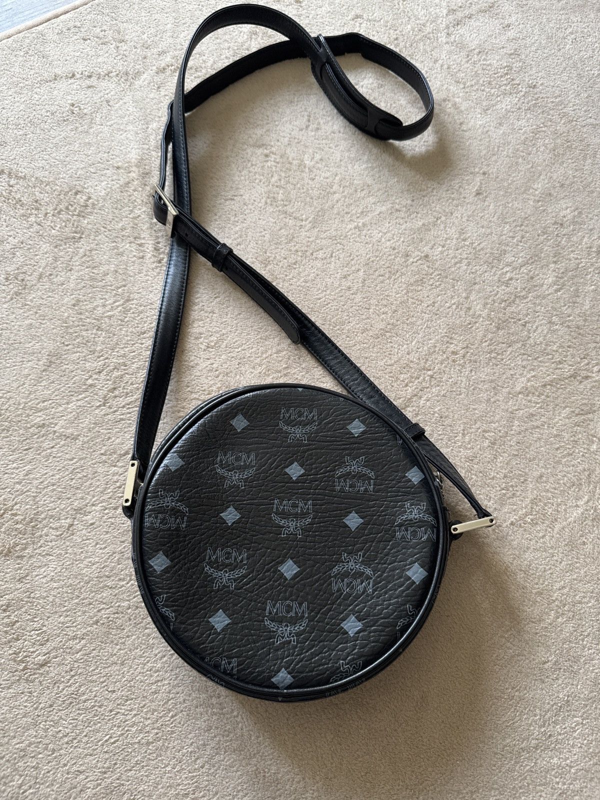 MCM Very Rare MCM round shoulder bag lion edition Size ONE SIZE - 2 Thumbnail