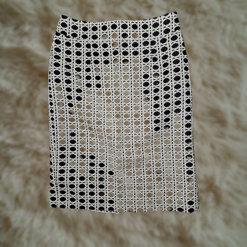 Banana Republic Banana Republic Womens 6 Knee Length Navy White Geometric Lined Pencil Workwear Skirt Size 28" / US 6 / IT 42 - 1 Thumbnail