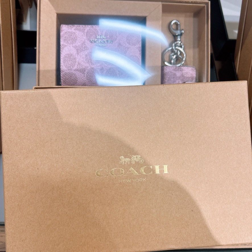 Coach Boxed Snap Wallet And Picture Frame Charm CCL93 Size ONE SIZE - 5 Thumbnail