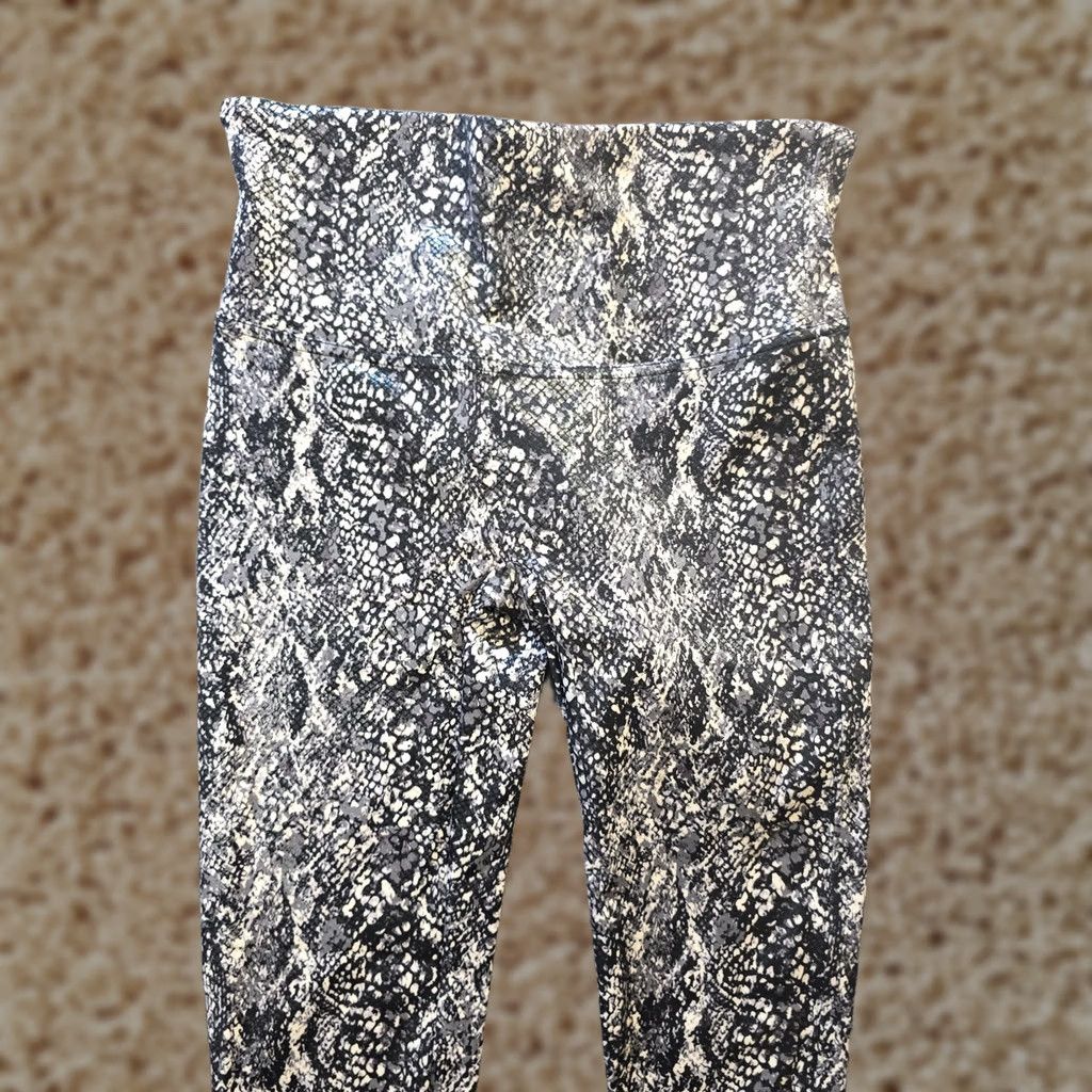 Spanx Spanx Pants Womens Size Large Gray Snakeskin Print Stretch Casual Capsule Basic leggings Size 36" / US 14 / IT 50 - 1 Thumbnail