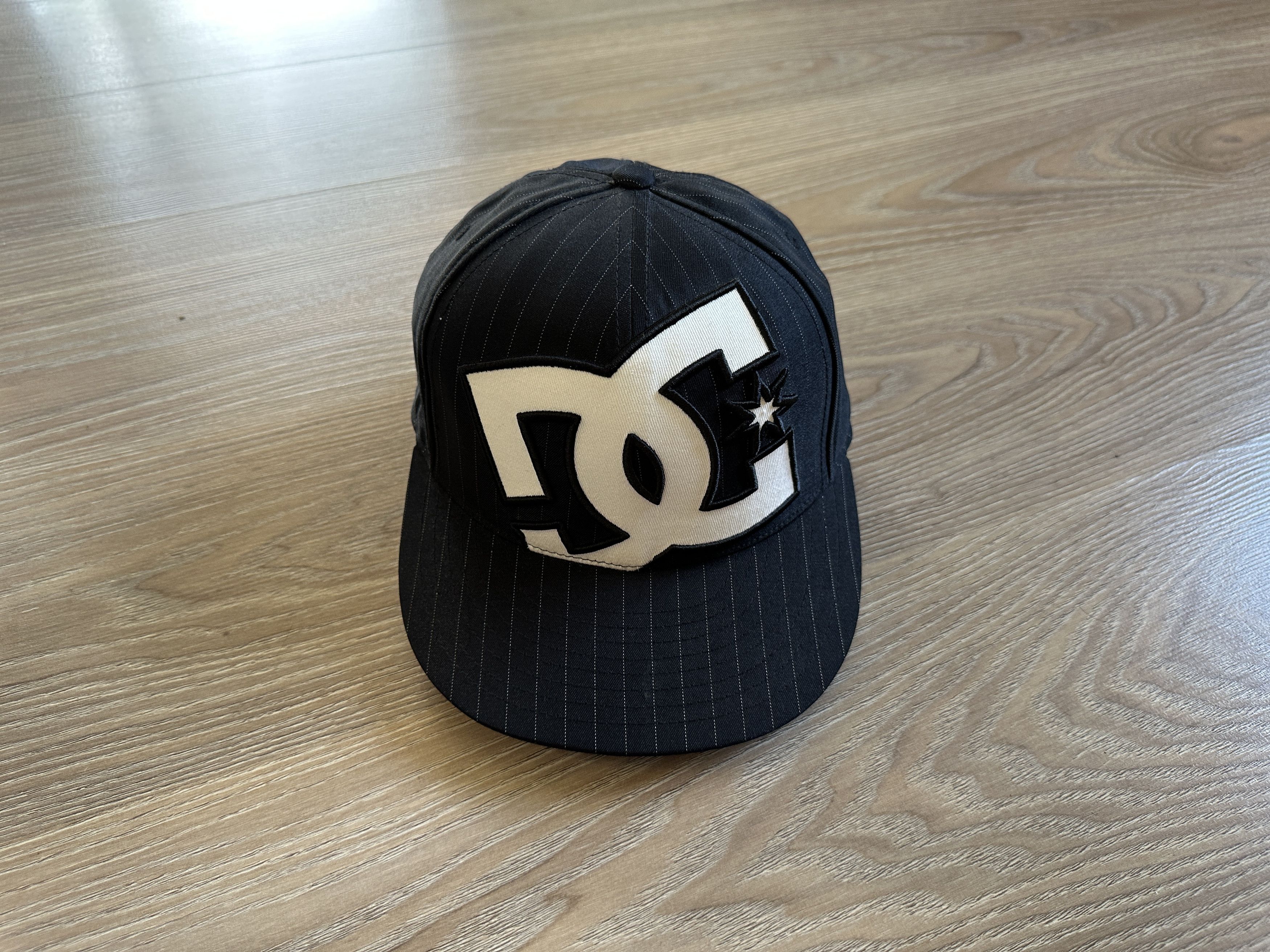 DC × Vintage Vintage DC Shoes Black Stripe Snapback Big Embroidered Logo Size ONE SIZE - 3 Thumbnail