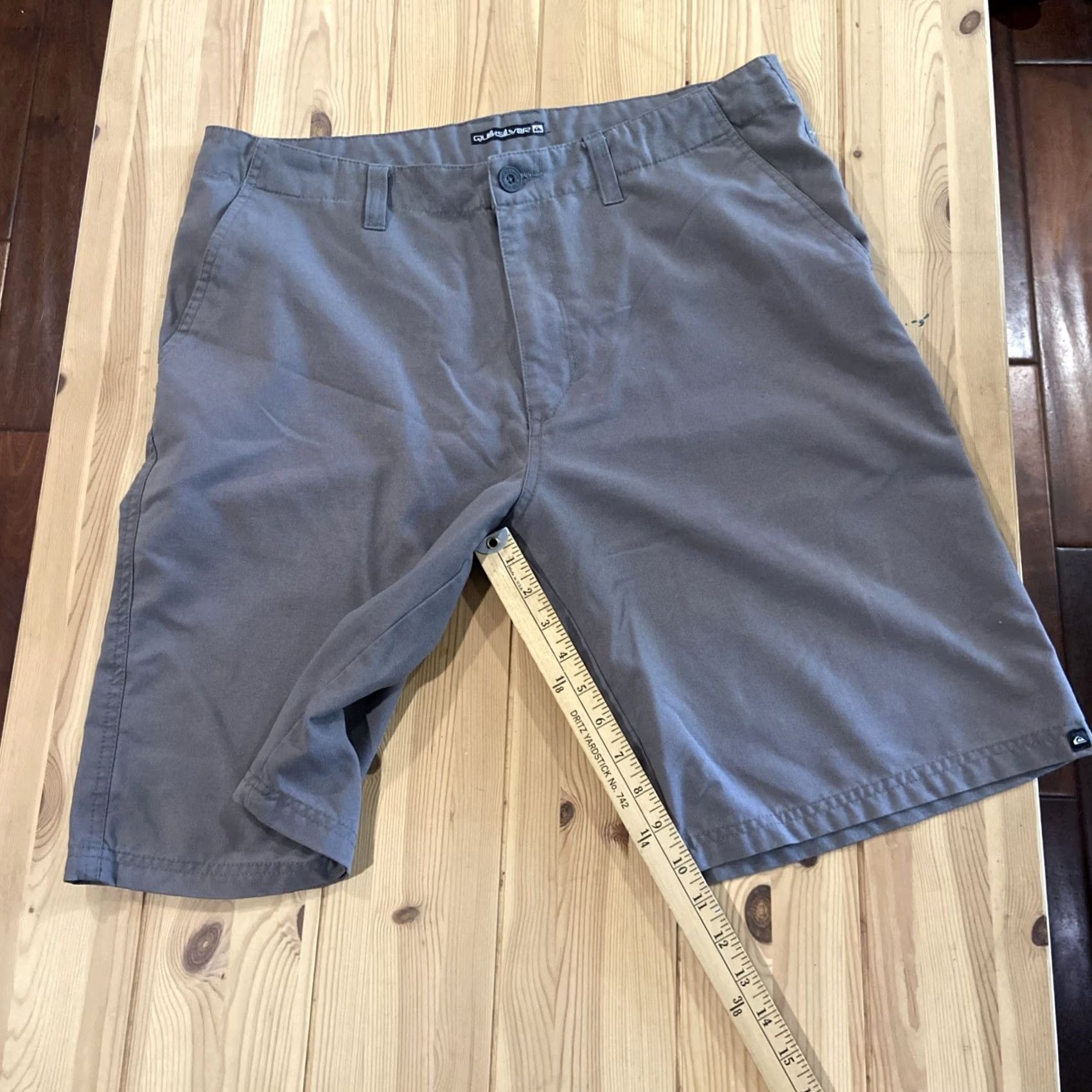 Quiksilver Quiksilver Shorts Mens 34 Chino Pockets Embroidered Beige Cotton Blend Lightweight Casual 10in Inseam Regular Size US 34 / EU 50 - 5 Thumbnail