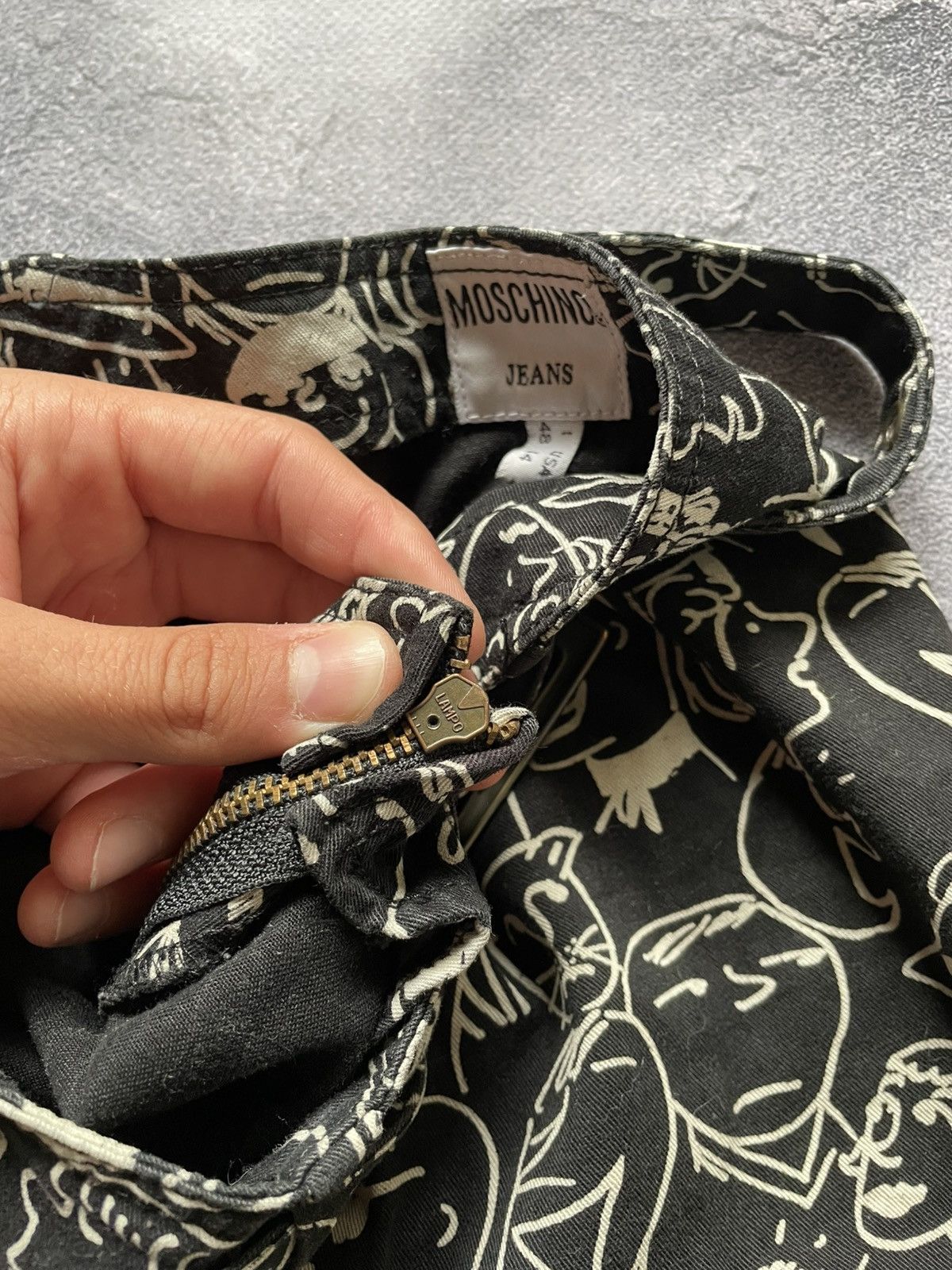 Moschino Vintage 90s Moschino Jeans Face Print Skirt Y2K Size 34" / US 12 / IT 48 - 7 Thumbnail