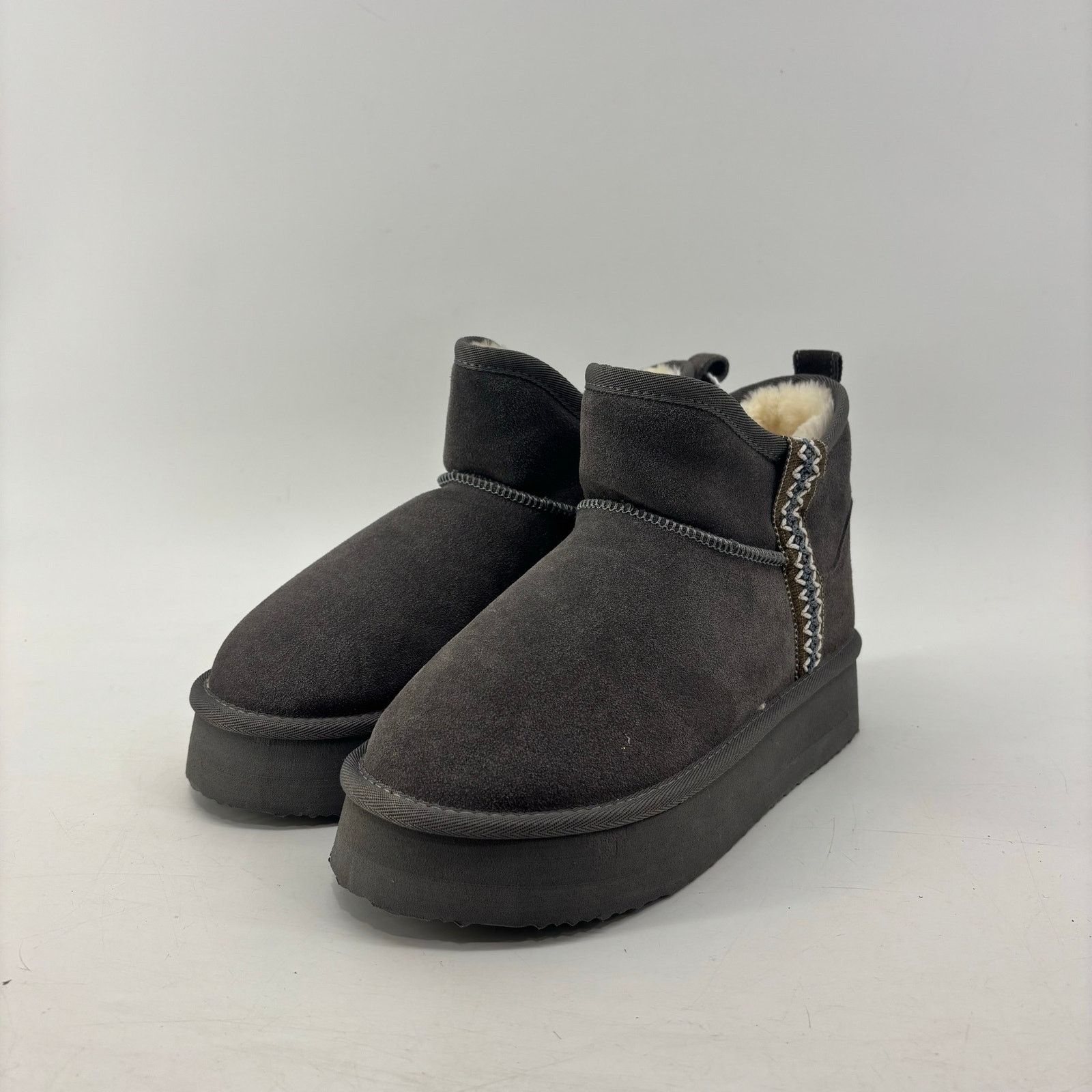 Other Women’s Suede Booties Size 7 Gray Genuine Leather Winter Size US 7 / IT 37 - 1 Thumbnail