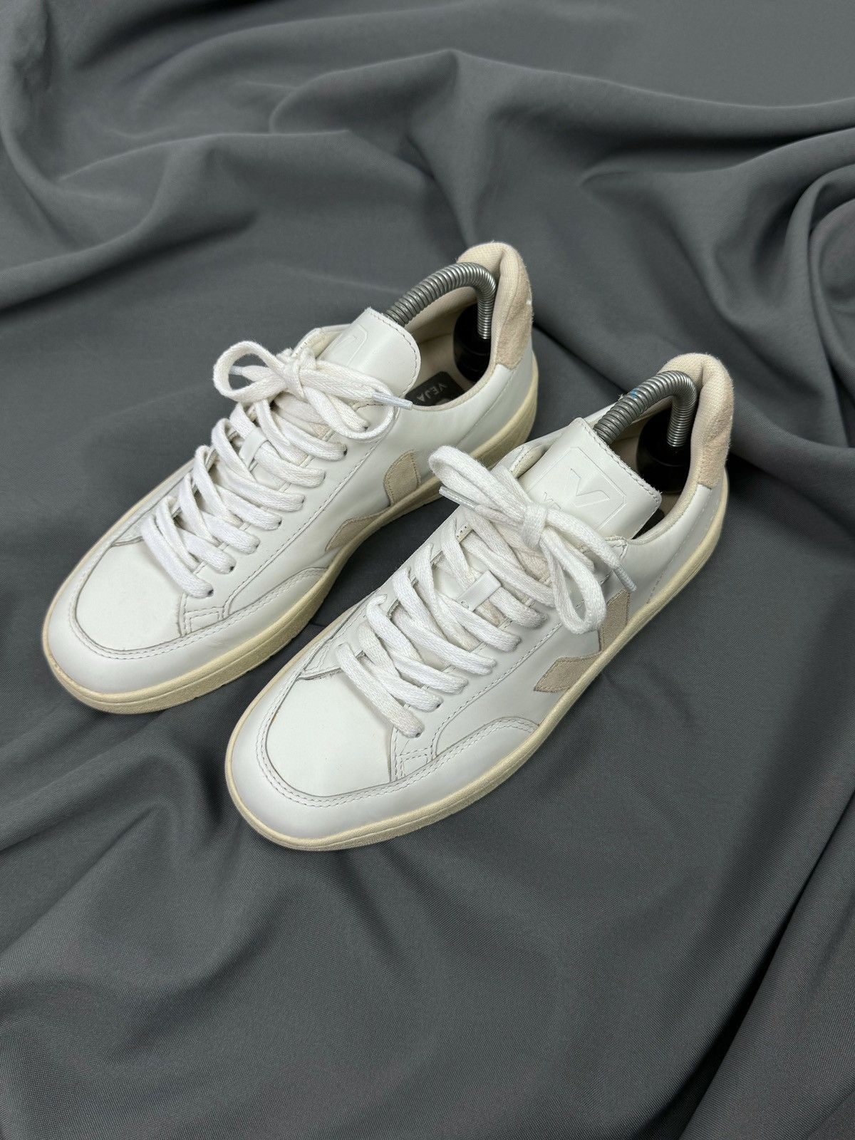Other Veja V-12 Leather White Unisex Low-Top Sneakers Size US 9 / IT 39 - 2 Thumbnail