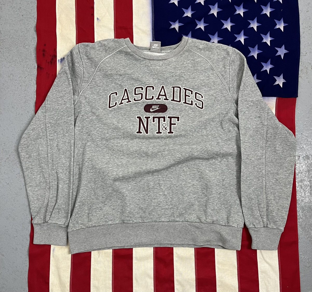 Nike Nike Vintage Style Cascades NTF Sweatshirt Size US XL / EU 56 / 4 - 1 Thumbnail
