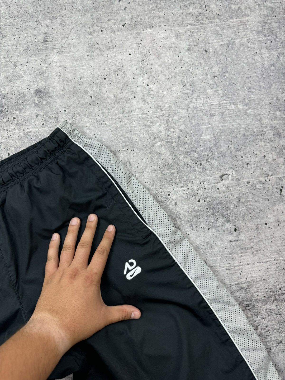 Nike Vintage Nike Swoosh Logo Nylon Drill Track Pants Joggers S Size US 30 / EU 46 - 13 Thumbnail