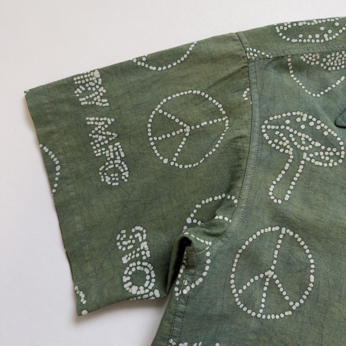 Story Mfg. Sample Alien + Peace Sign Print Shirt Size US M / EU 48-50 / 2 - 7 Thumbnail