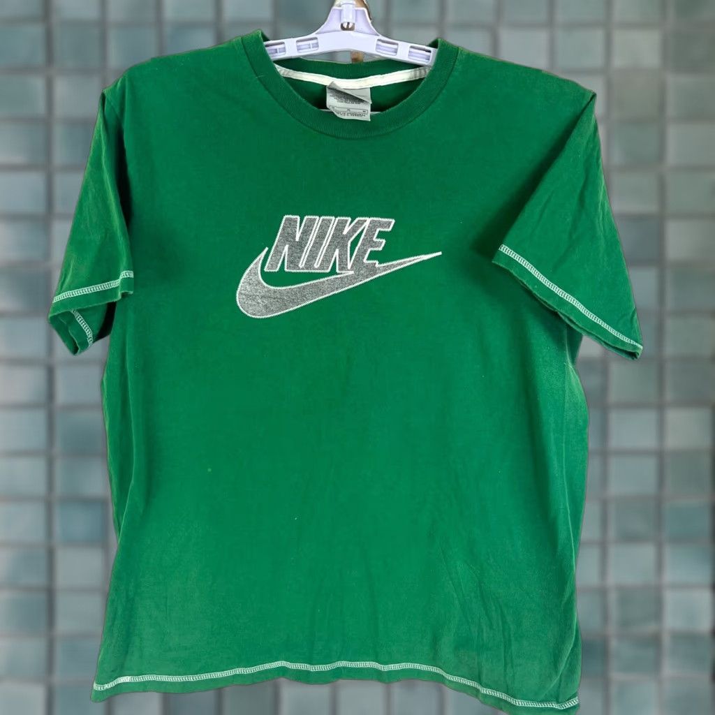 Nike VINTAGE Nike 90s Graphic Print T-Shirt Adult Large Green Sports Mens Size US L / EU 52-54 / 3 - 1 Thumbnail