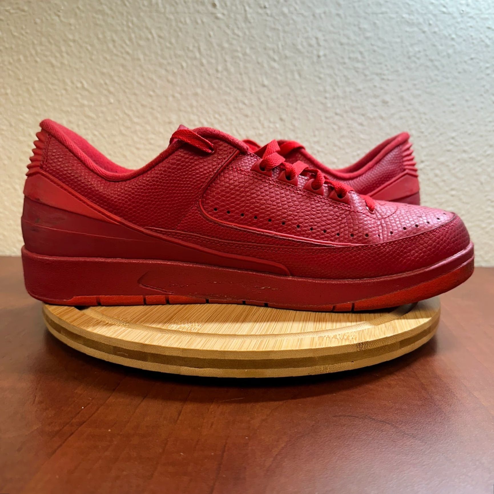 Jordan Brand VINTAGE Jordan 2 Retro Shoes Mens 12 Red Leather Low Top Gym Basketball 832819-606 Size US L / EU 52-54 / 3 - 7 Thumbnail