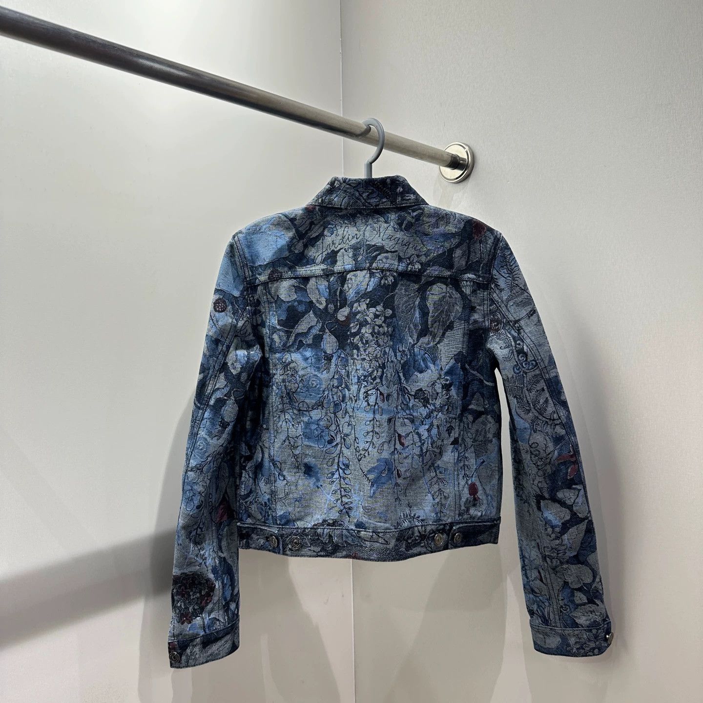 Dior Dior feb282 floral letter print denim jacket 36 Size XS / US 0-2 / IT 36-38 - 2 Thumbnail