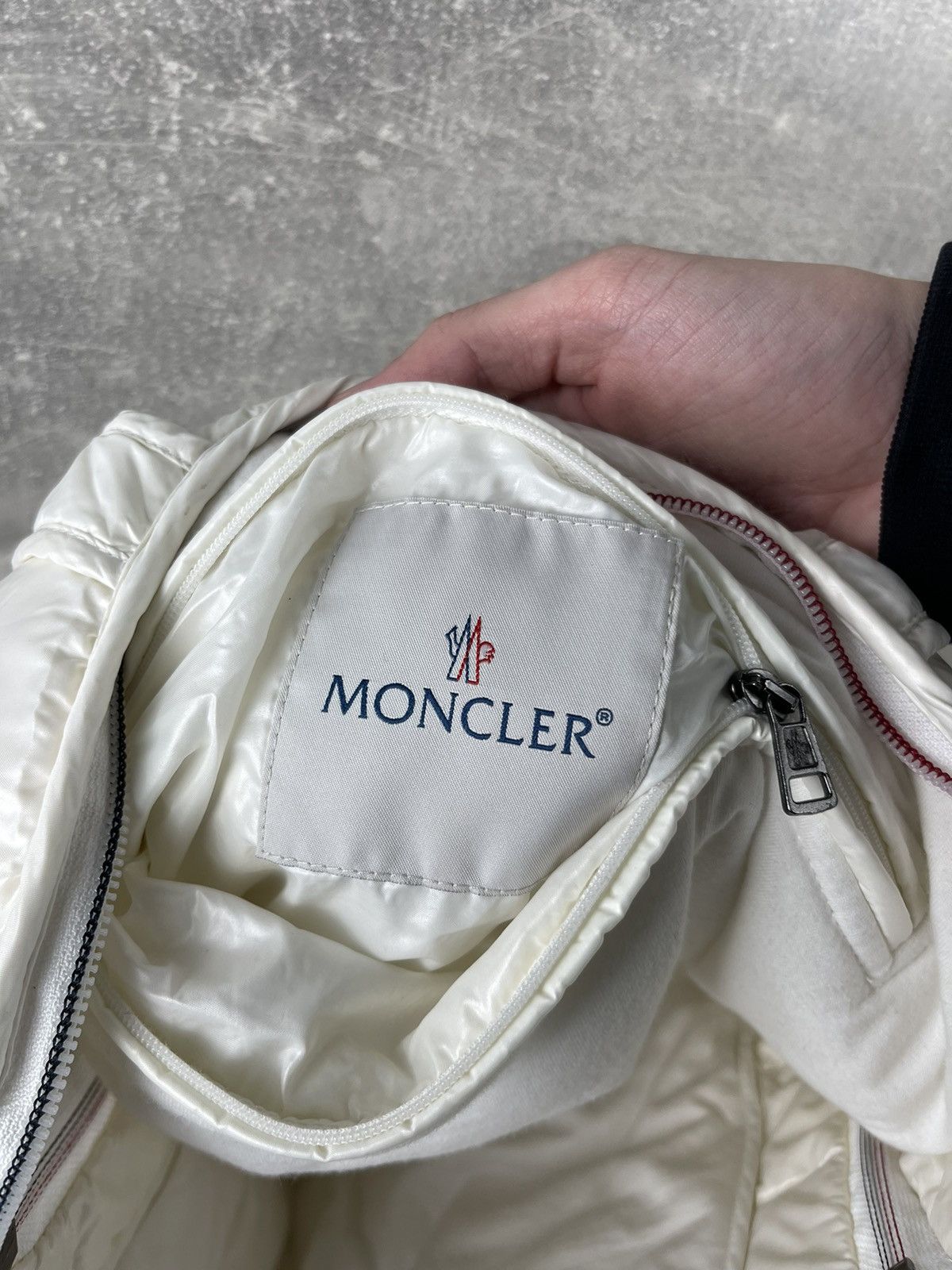 Moncler Moncler France Nylon Puffer Luxury Down White Zip Tote Bag Size ONE SIZE - 14 Thumbnail