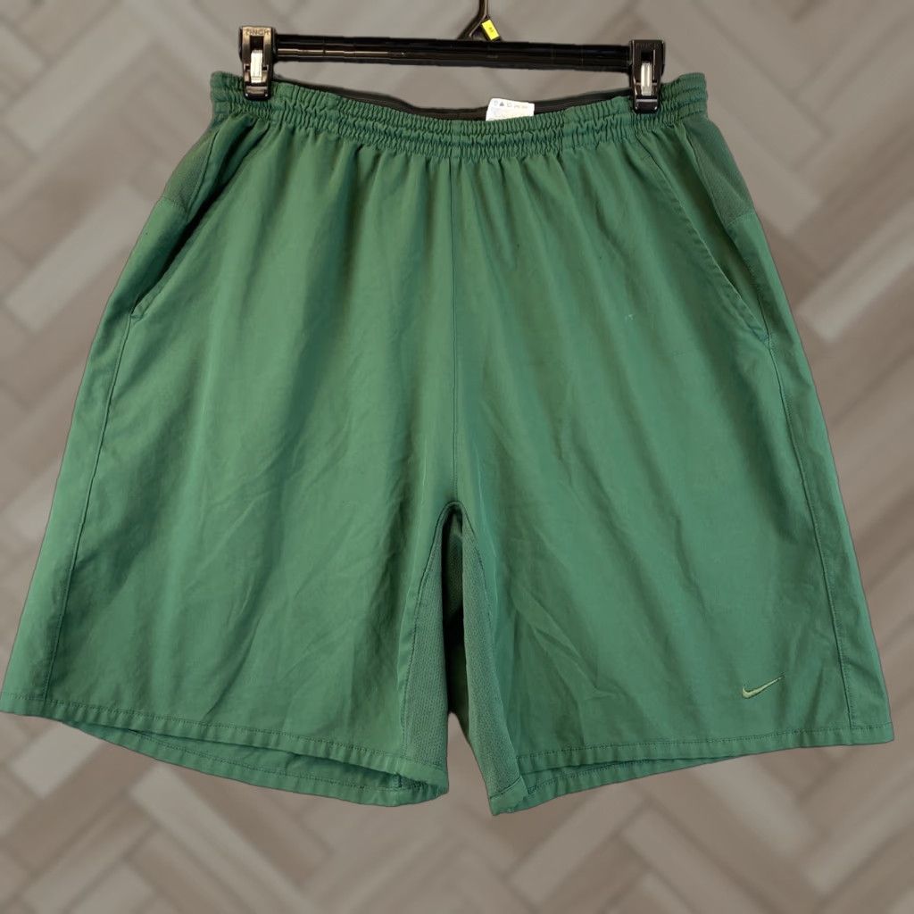 Nike Nike Shorts Mens Extra Large Green Dri Fit Drawstring Sports 44-51 Size US 36 / EU 52 - 1 Thumbnail