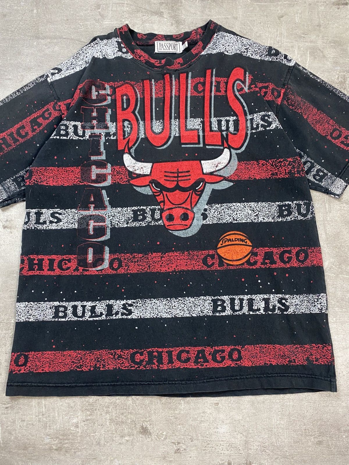Vintage Vintage Chicago Bulls NBA Washed Fullprint T-shirt Size US L / EU 52-54 / 3 - 3 Thumbnail