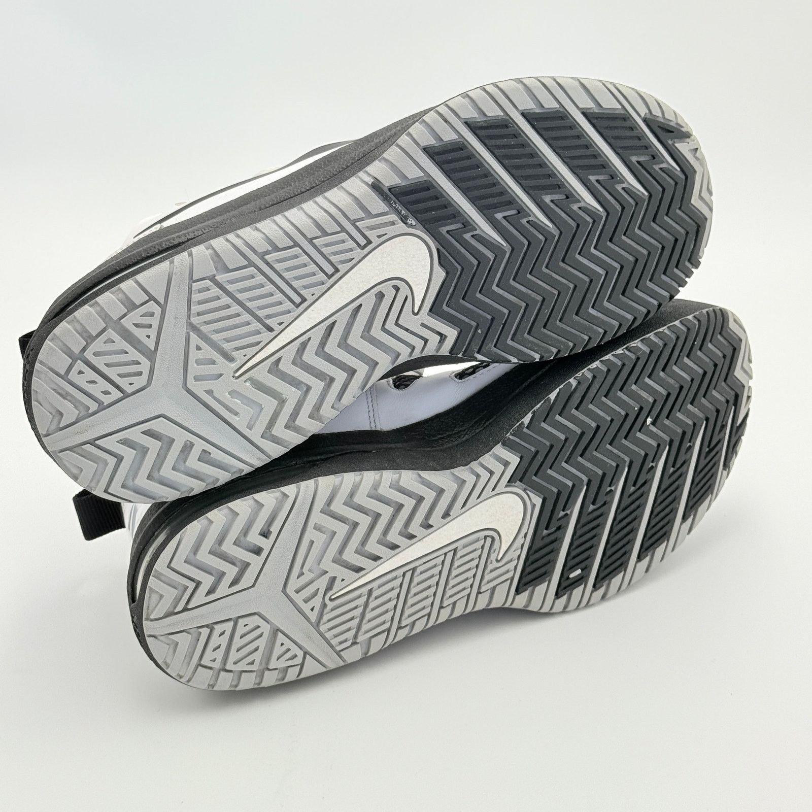 Nike Nike Air Max Dominate XD Outdoor White Black Size US 8.5 / EU 41-42 - 4 Thumbnail