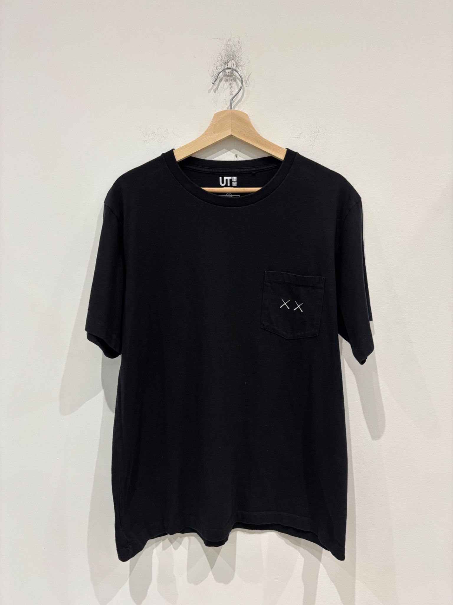 Kaws KAWS x Uniqlo x Sesame Street XX Pocket Tee Black Size US L / EU 52-54 / 3 - 1 Thumbnail