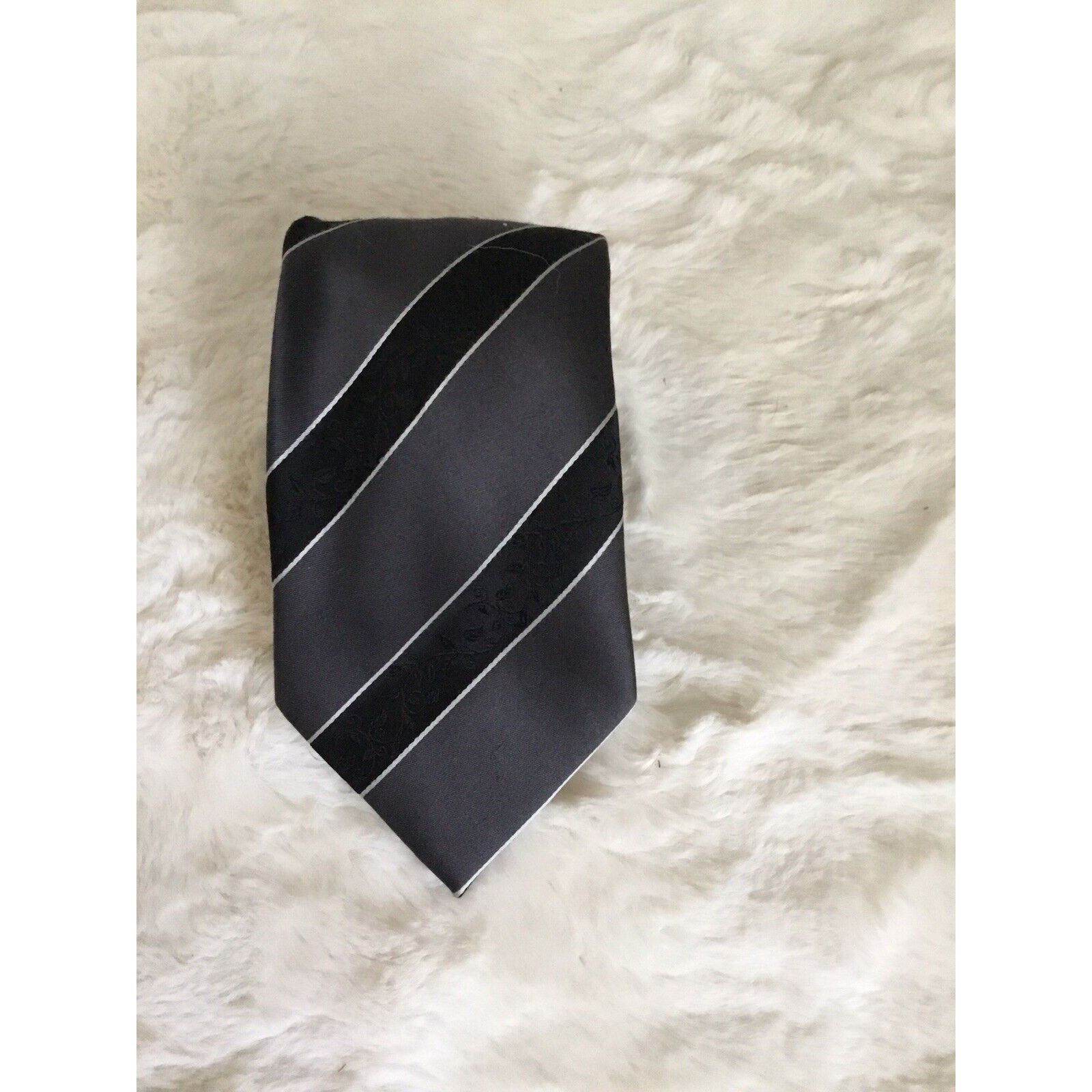 Donald Trump Donald Trump Signature Tie Gold Plate Name 100% Silk Size ONE SIZE - 9 Thumbnail
