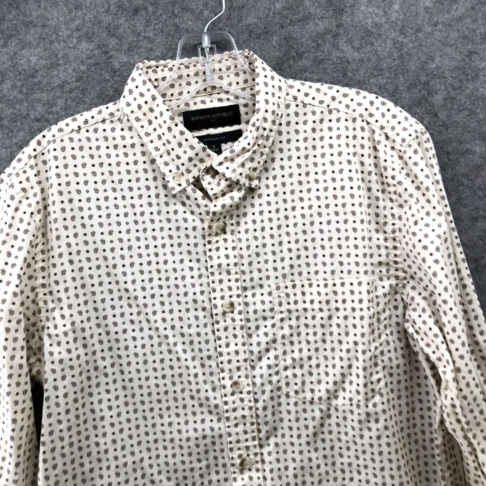 Banana Republic VINTAGE Banana Republic Untucked Fit Shirt Mens S Ivory Paisley Print Long Sleeve Size US S / EU 44-46 / 1 - 3 Thumbnail