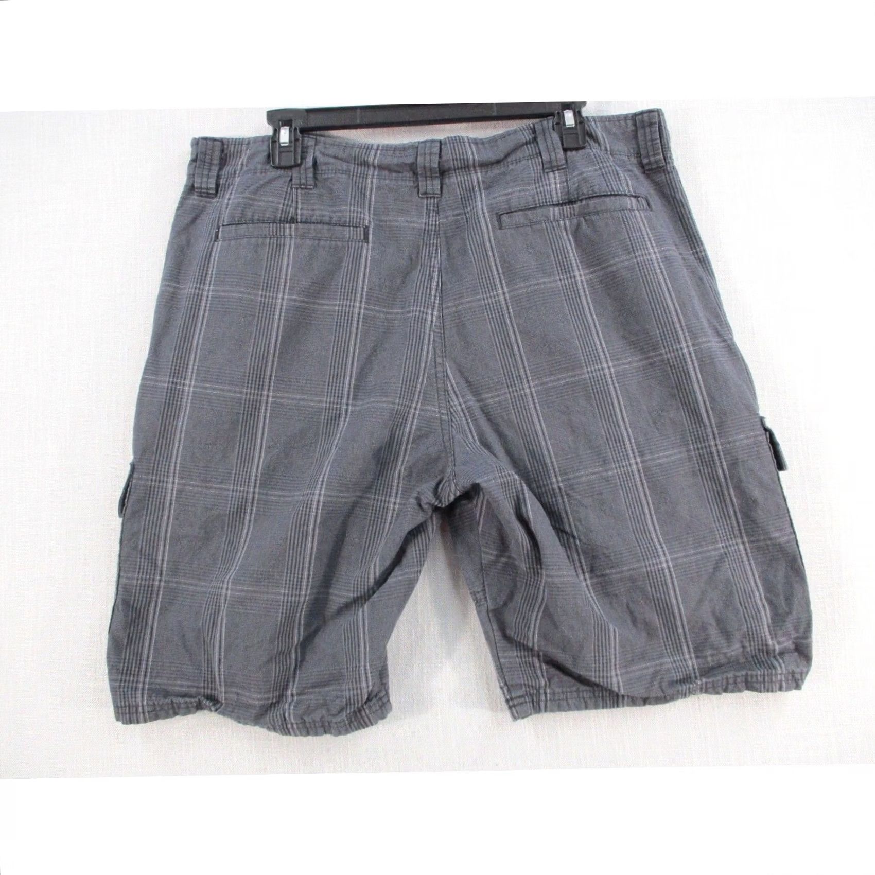 Wrangler Cargo Shorts Mens 36 Grey Plaid Relaxed Fit Outdoor Utility Pockets in Gray, Men's — image 6 of 6