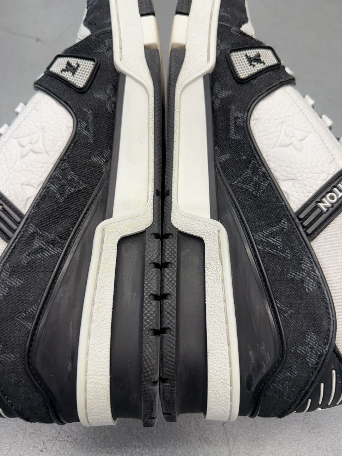 Louis Vuitton Louis Vuitton LV Trainer White Black Size LV 8.5 / US 9.5 Size US 9.5 / EU 42-43 - 3 Thumbnail