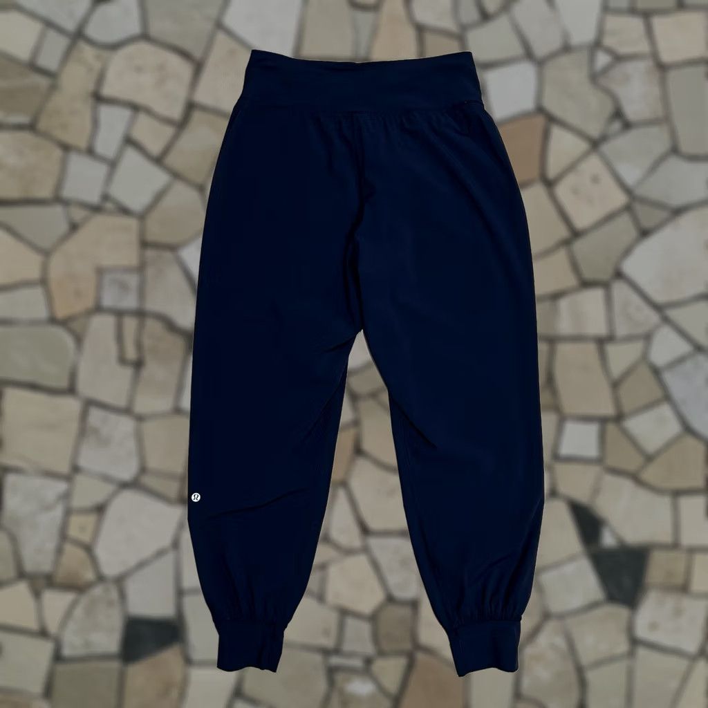 Lululemon VINTAGE Lululemon Sun Setter Jogger Blue Women’s 8 Pants Knotted? Size 30" / US 8 / IT 44 - 1 Thumbnail