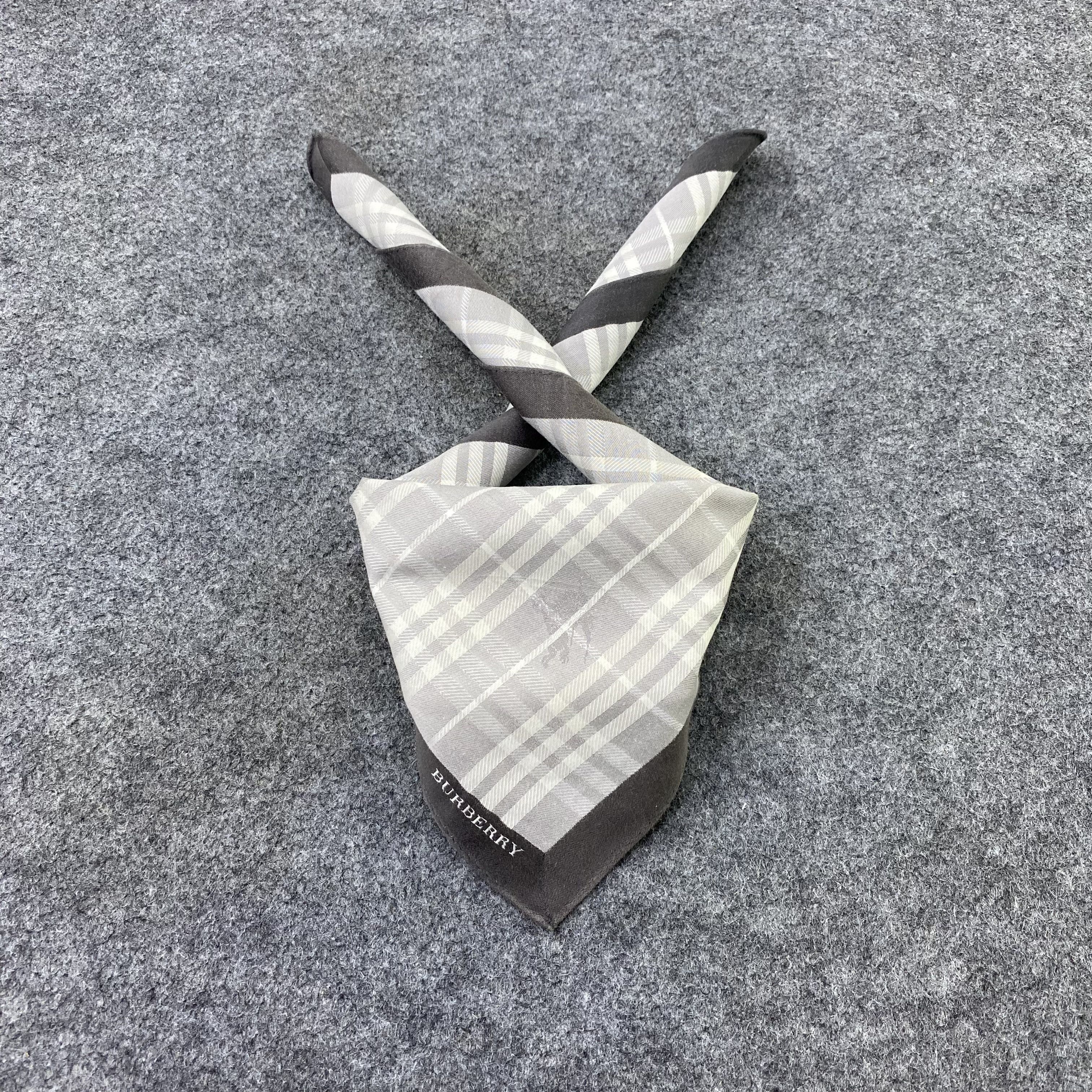 Burberry Burberry Handkerchief / Bandana / Neckerchief-B2128 Size ONE SIZE - 2 Thumbnail