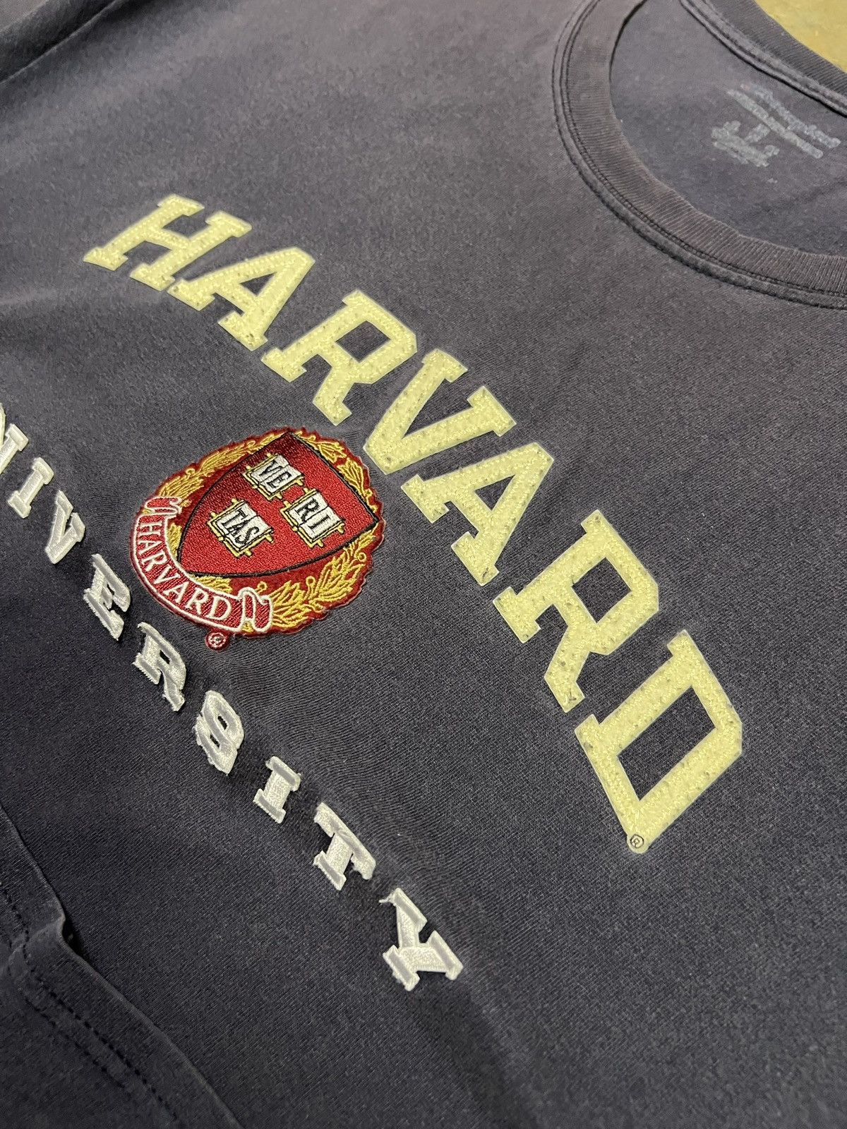 Champion Rare Champion Harvard Embroidered T-Shirt Size US XL / EU 56 / 4 - 5 Thumbnail