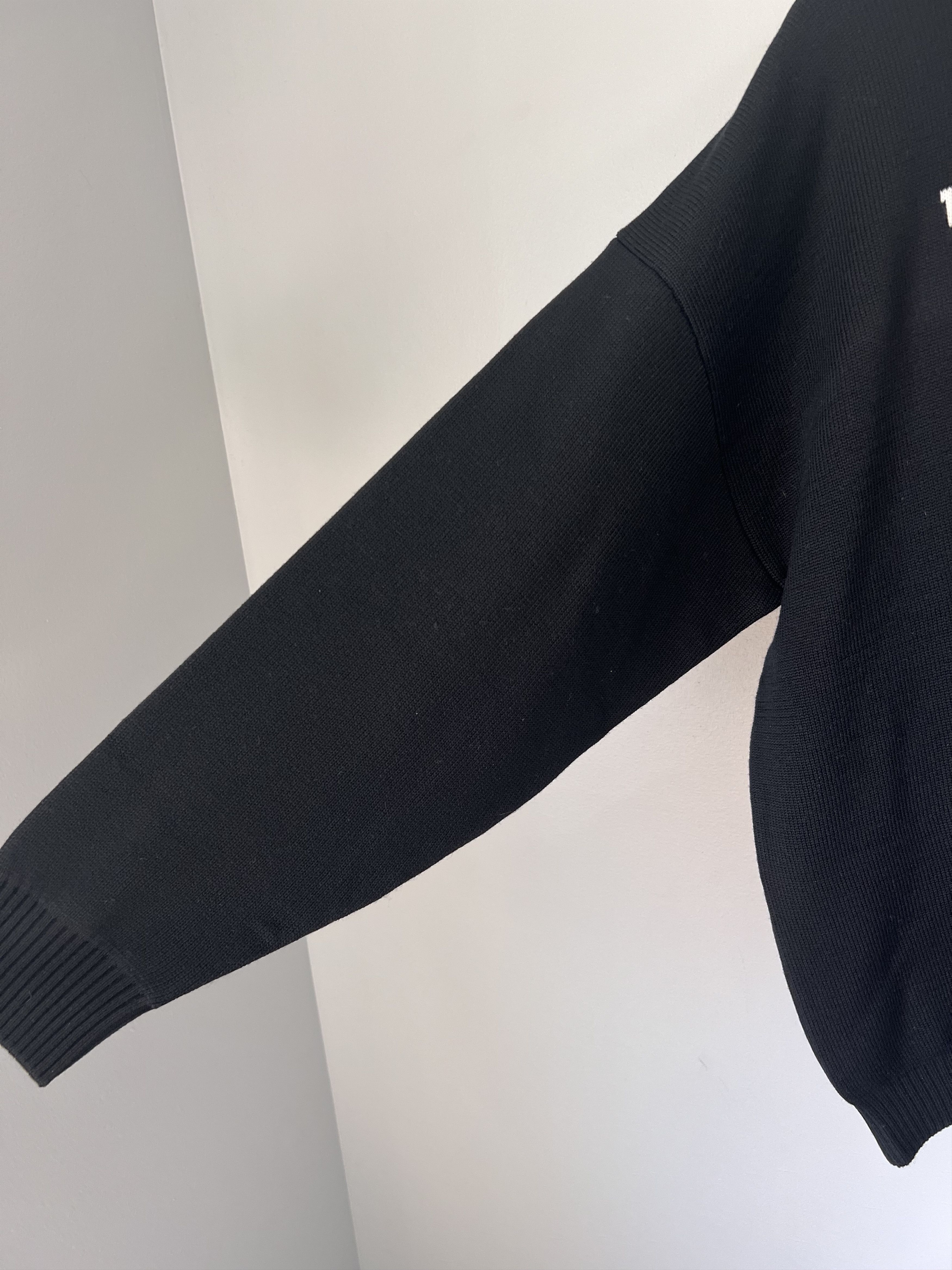 Vetements Vetements Translation Sweater in Black Size US L / EU 52-54 / 3 - 4 Thumbnail