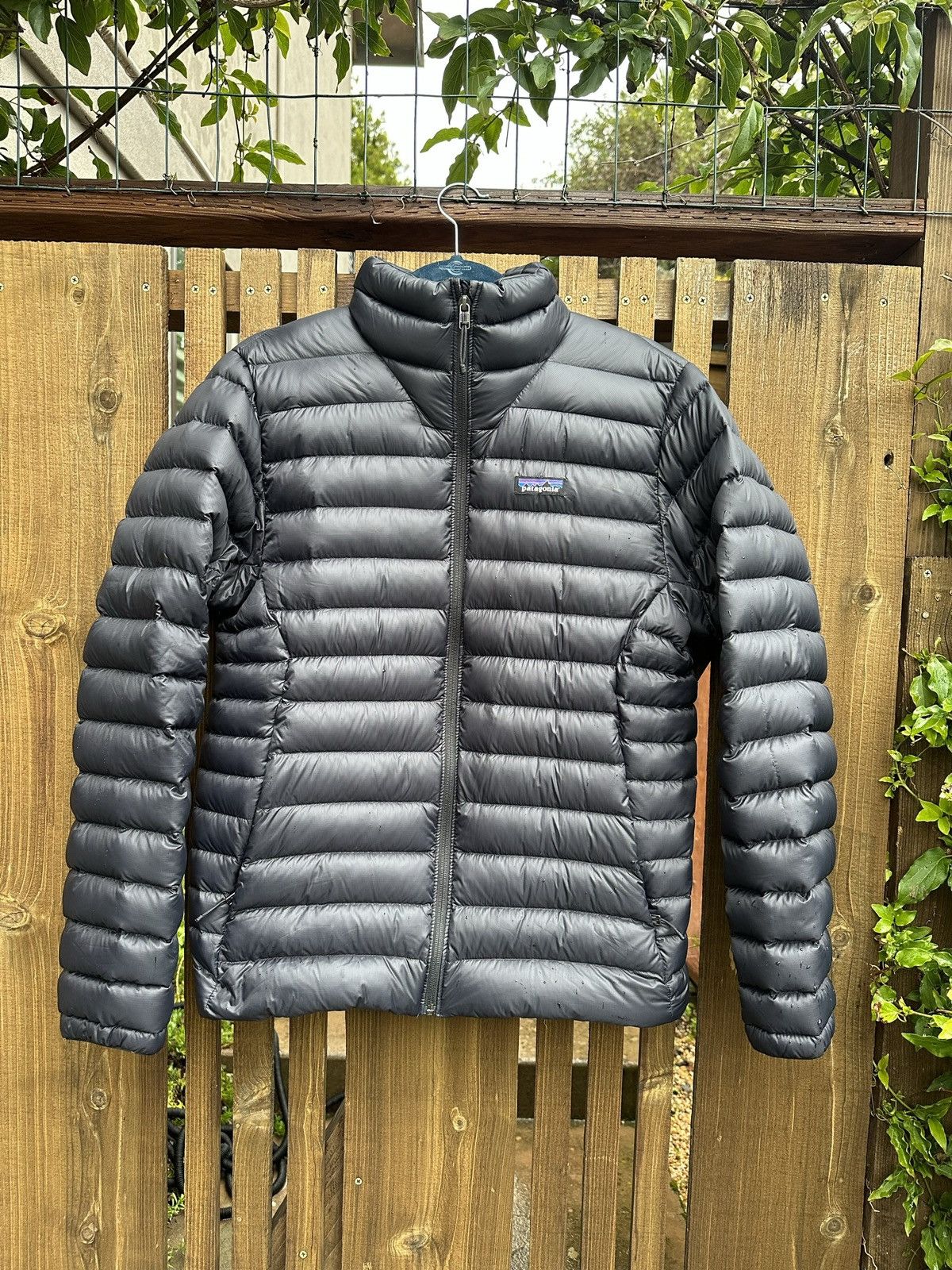 image of Patagonia Down Puffer Jacket in Black, Men's (Size Medium)