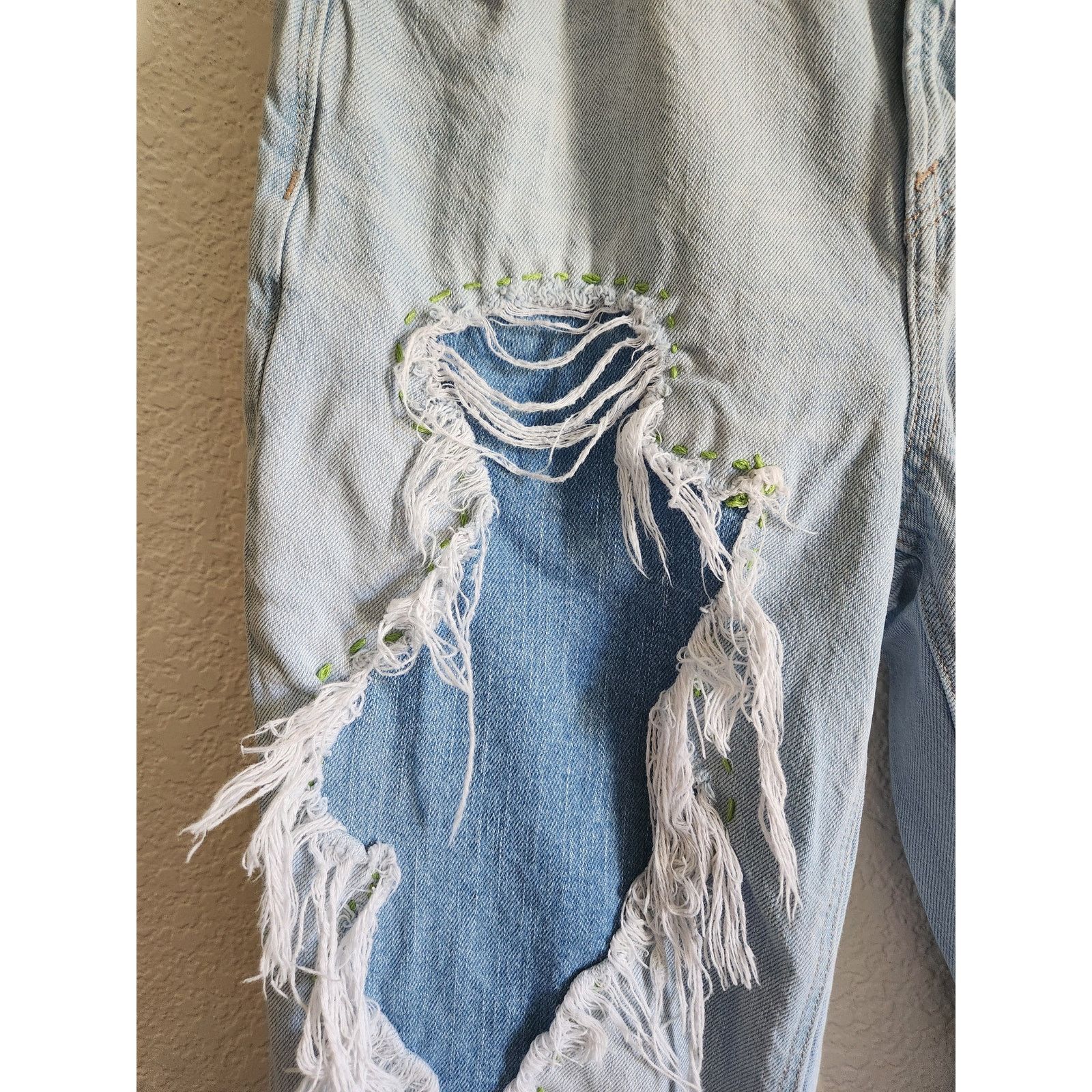 American Eagle Outfitters American Eagle Women's Distressed High Waisted Denim Jeans-6 Size 28" / US 6 / IT 42 - 8 Thumbnail