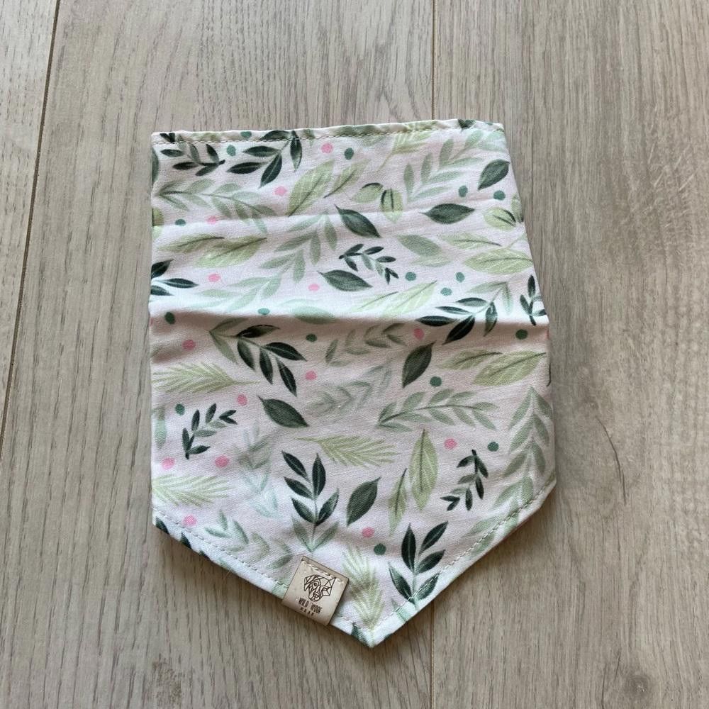 Designer Wild Woof Wear White Floral Dog Bandana Size ONE SIZE - 6 Thumbnail