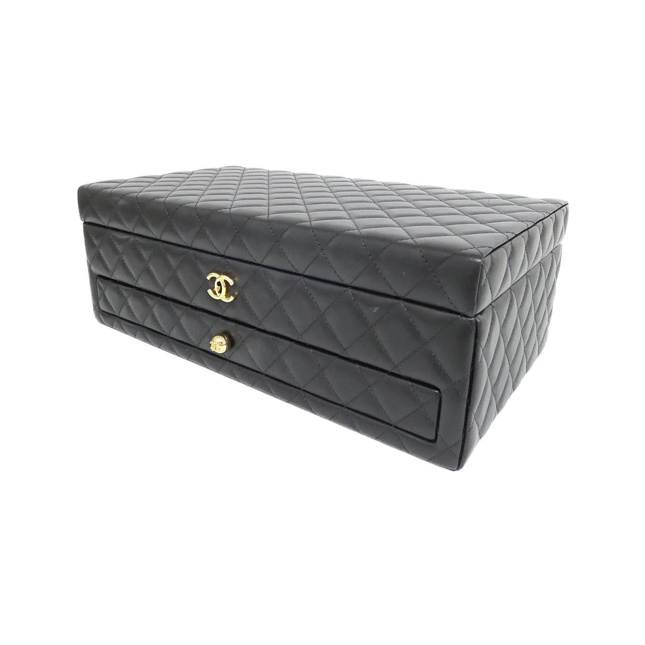 Chanel Chanel Chanel Jewelry Box Lamb Jewelry Box Leather Other DUTY FREE for USA Size ONE SIZE - 1 Thumbnail