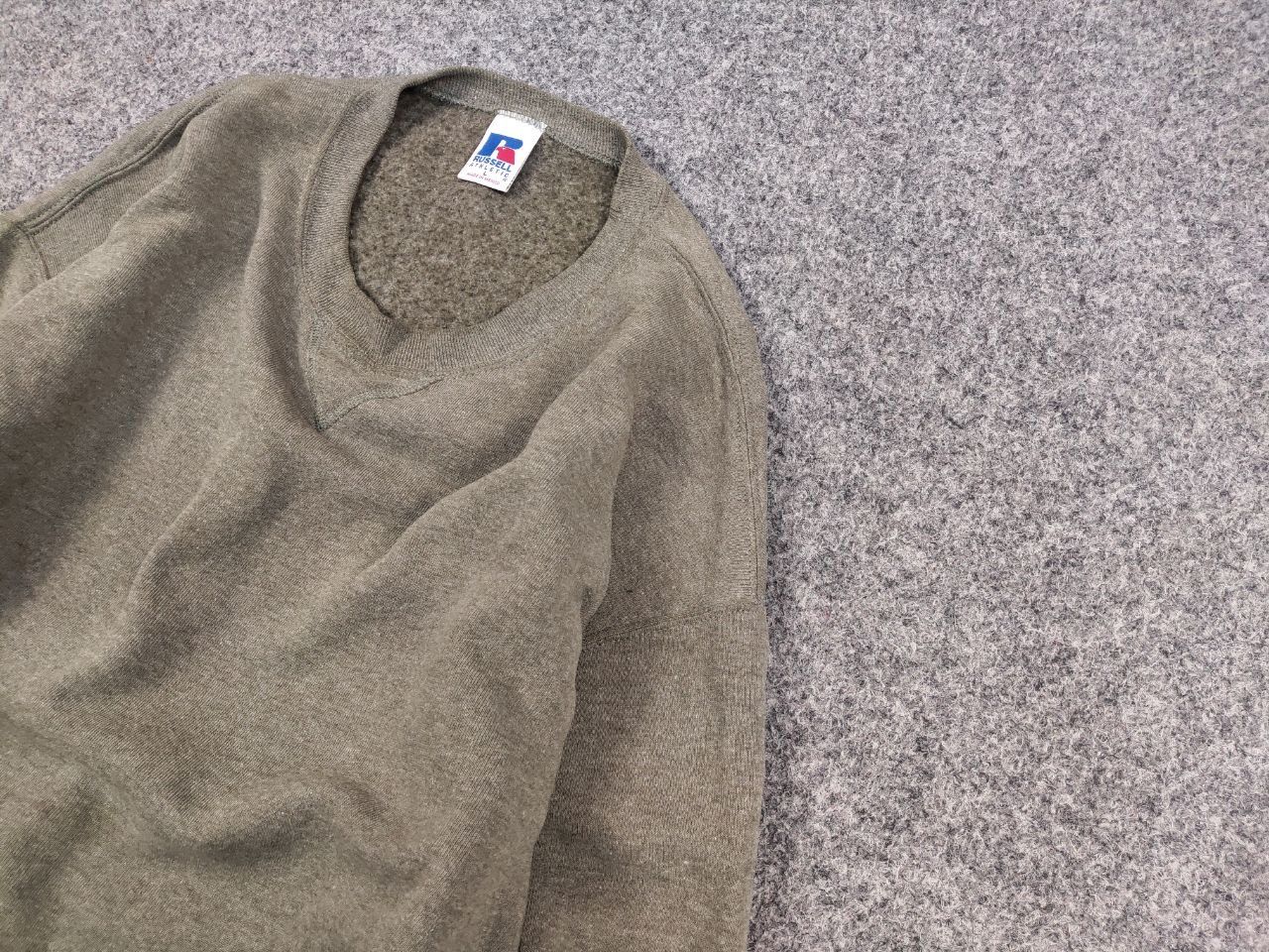 Russell Athletic Vintage 90's Russell Athletic crewneck Blank Sweatshirt Size US L / EU 52-54 / 3 - 4 Thumbnail