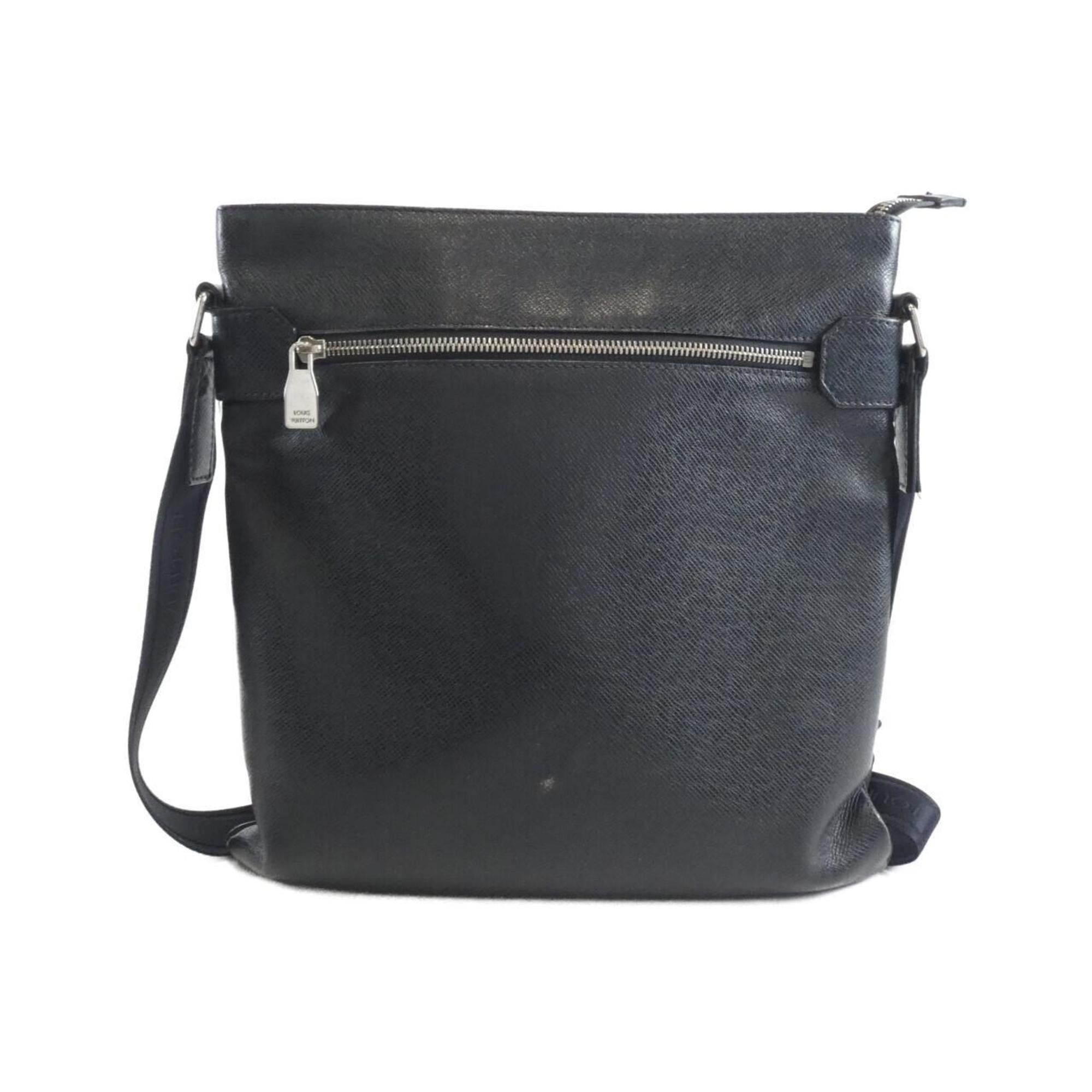Louis Vuitton Louis Vuitton Taiga Sasha M32629 Shoulder Bag Size ONE SIZE - 1 Thumbnail