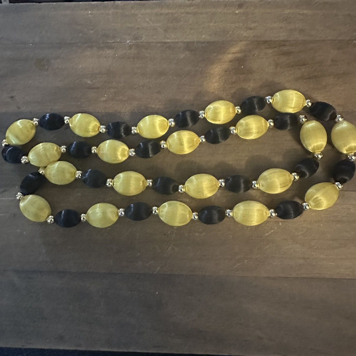 Vintage Vintage black and yellow satin bead necklace Size ONE SIZE - 2 Thumbnail