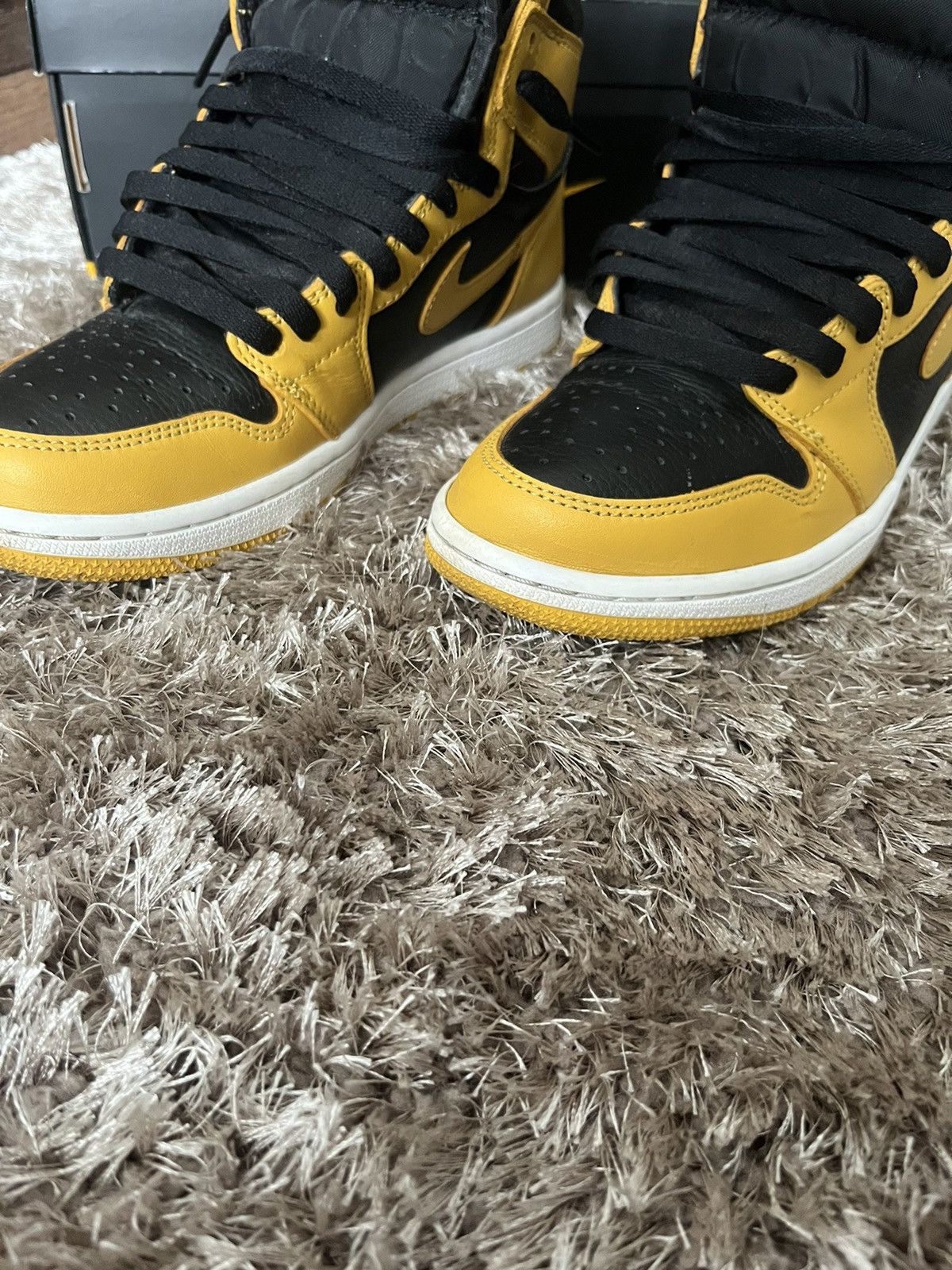 Jordan Brand × Nike Air Jordan 1 Pollen Size US 7 / EU 40 - 9 Thumbnail