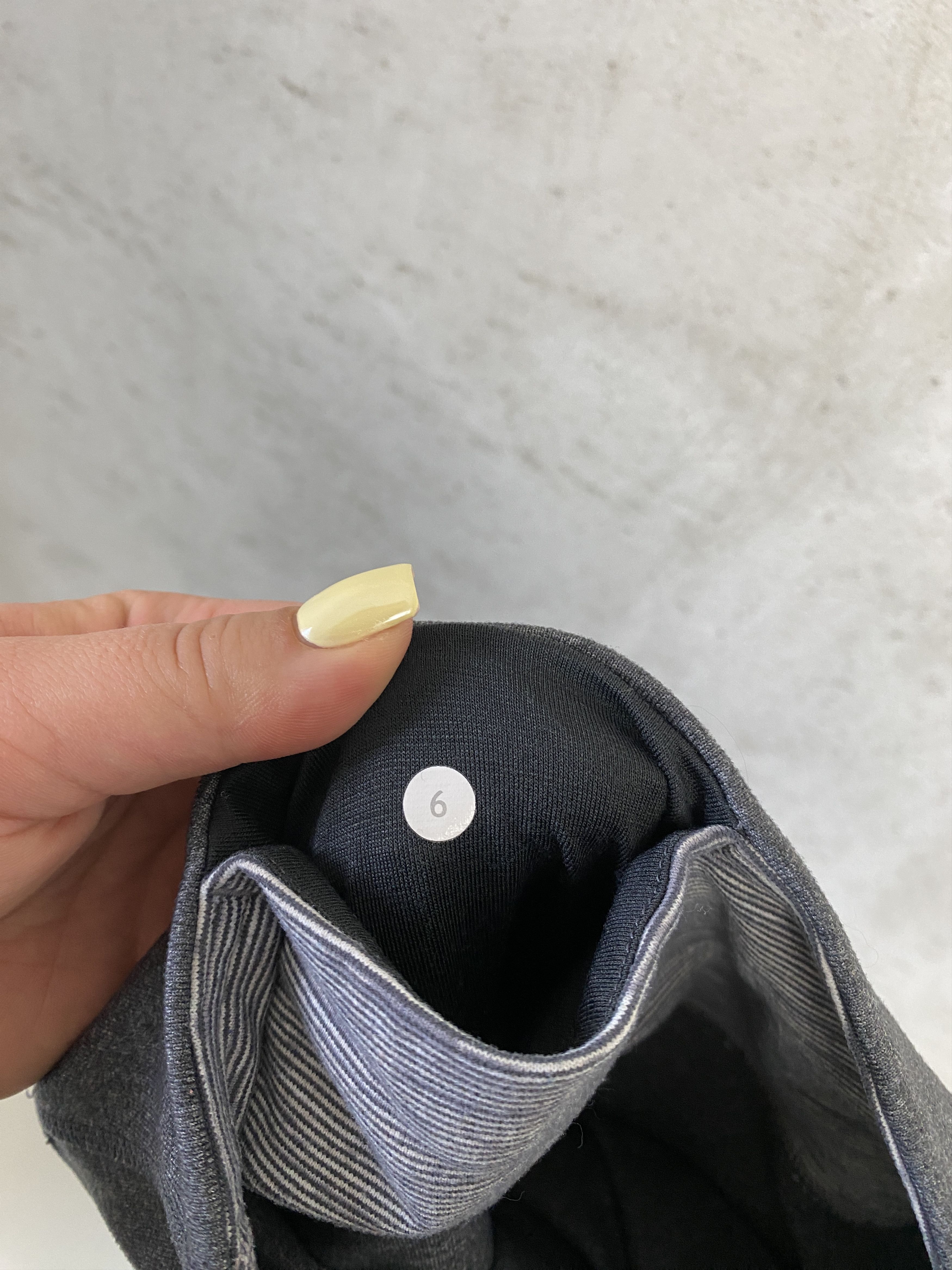 Lululemon Lululemon small logo capri leggings sport Size 28" / US 6 / IT 42 - 5 Thumbnail