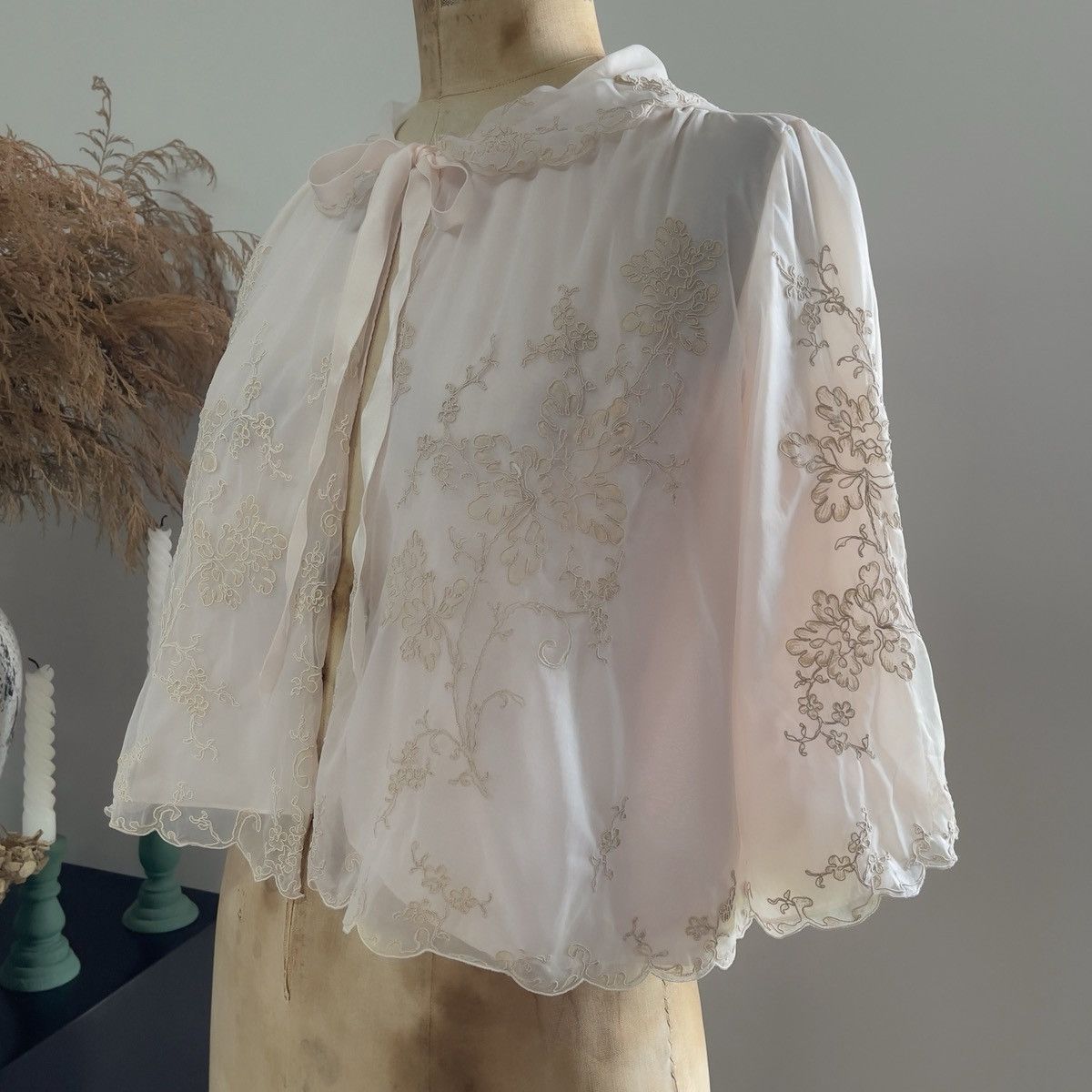 Vintage Vintage 1960s Pale Pink Embroidered Chiffon Bed Jacket (S–M) Size M / US 6-8 / IT 42-44 - 8 Thumbnail