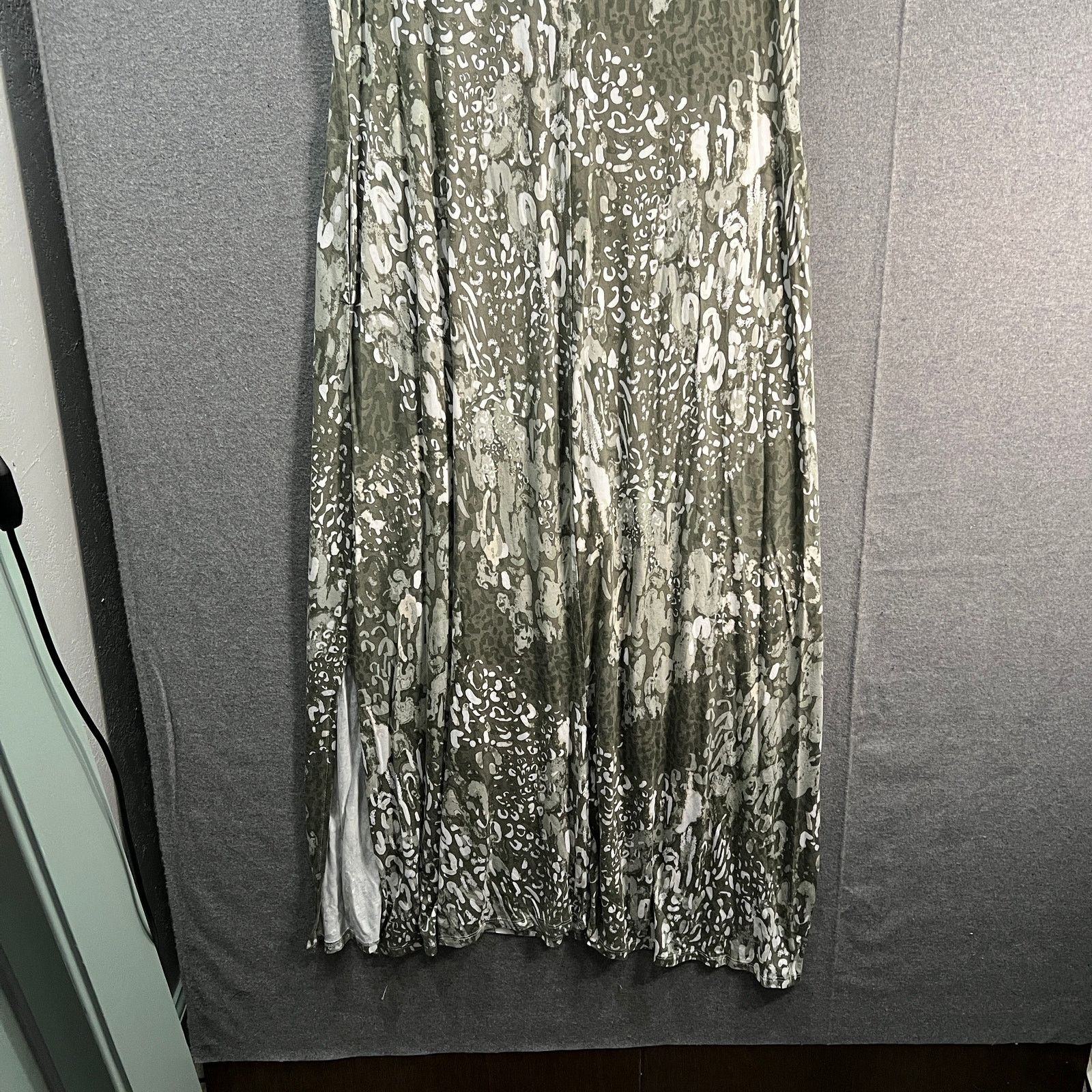 Other Belle by Kim Gravel Tall Print or Solid V-Neck Maxi Dress Size S / US 4 / IT 40 - 13 Thumbnail