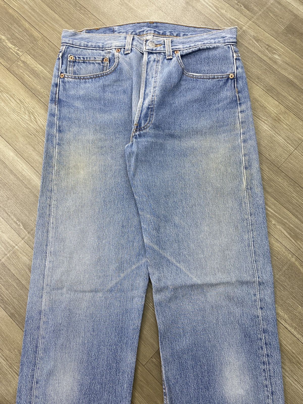 Levi's Vintage Clothing 🇺🇸1990s Vintage Levis 501 USA Straight 32x33 Light Blue Jeans Size US 30 / EU 46 - 2 Thumbnail