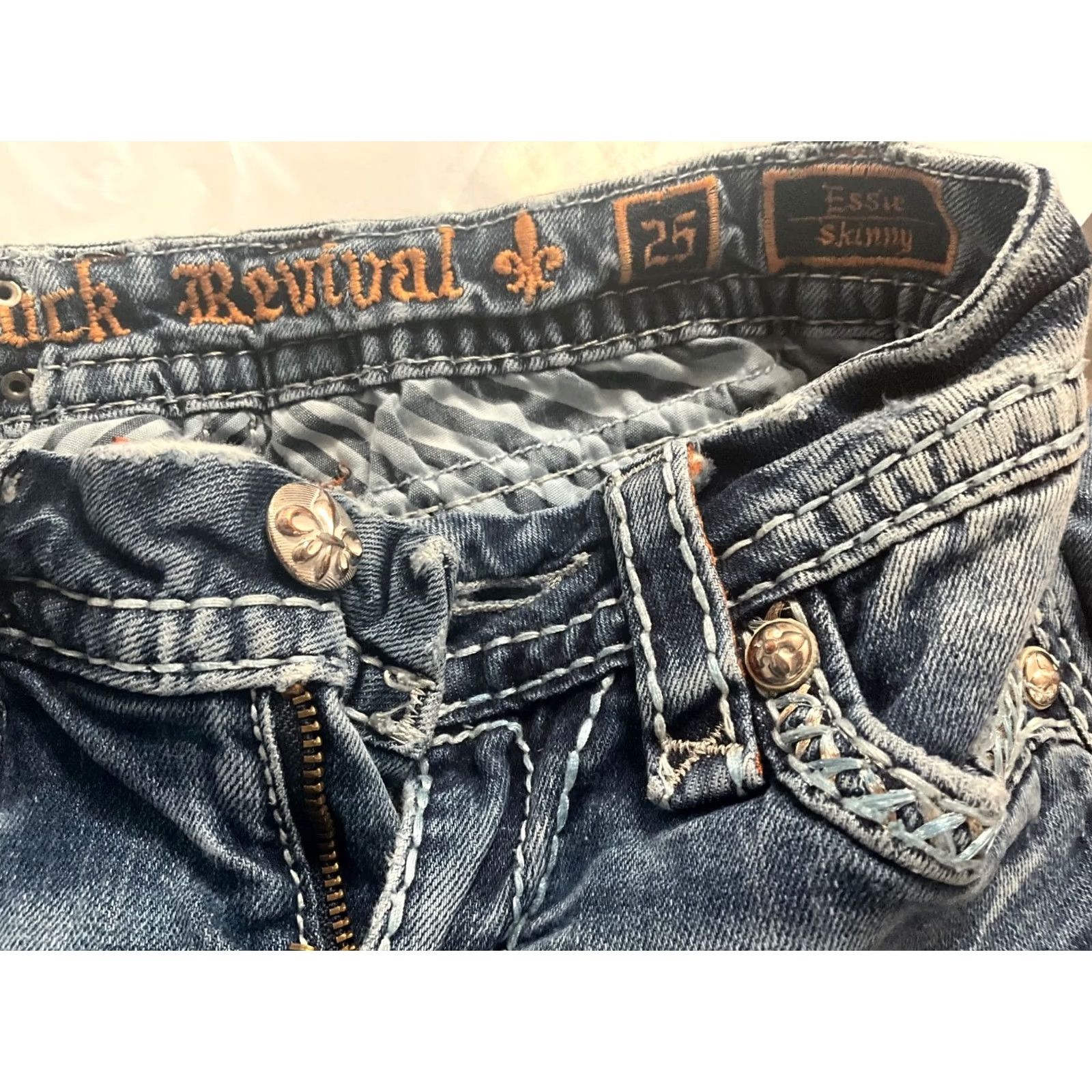 Vintage Rock Revival Women's 25 Essie Skinny Jeans Distressed Blue Denim Low Rise 5-Pocket Cotton Elastin Zip Inseam 29"} Size 42" / US 20 - 4 Thumbnail