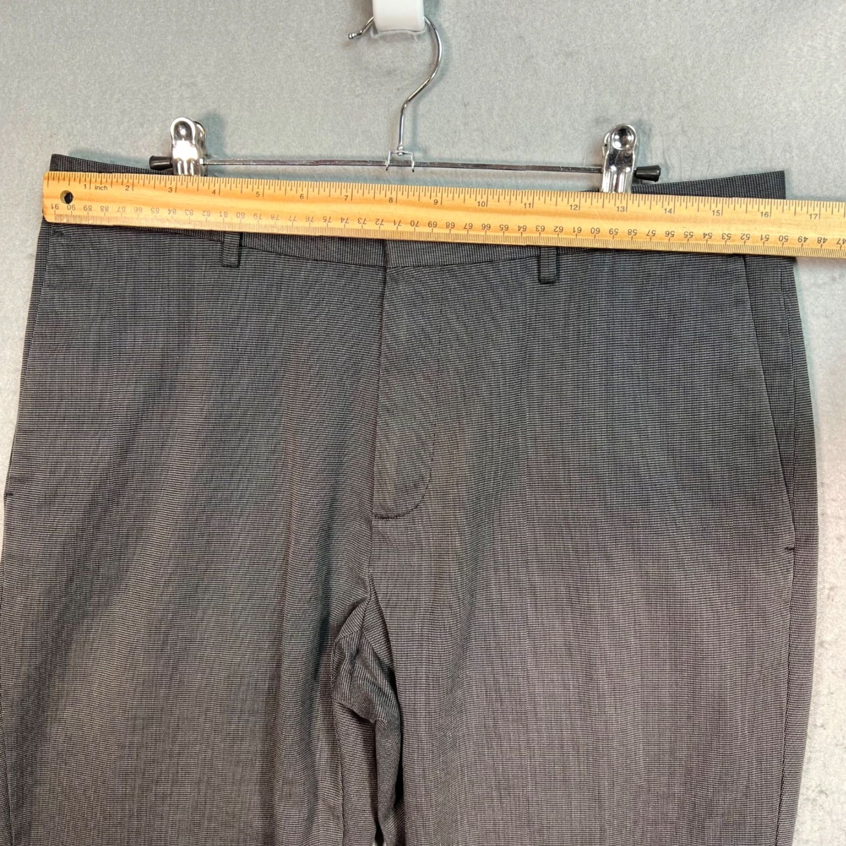 Banana Republic Banana Republic Mens Pants Slim Fit 32 x 32 Gray 100% Cotton Non-Iron Dress Pants Mens Slim Gray Banana Republic 32x32 Vintage: No | Formal Size US 32 / EU 48 - 5 Thumbnail