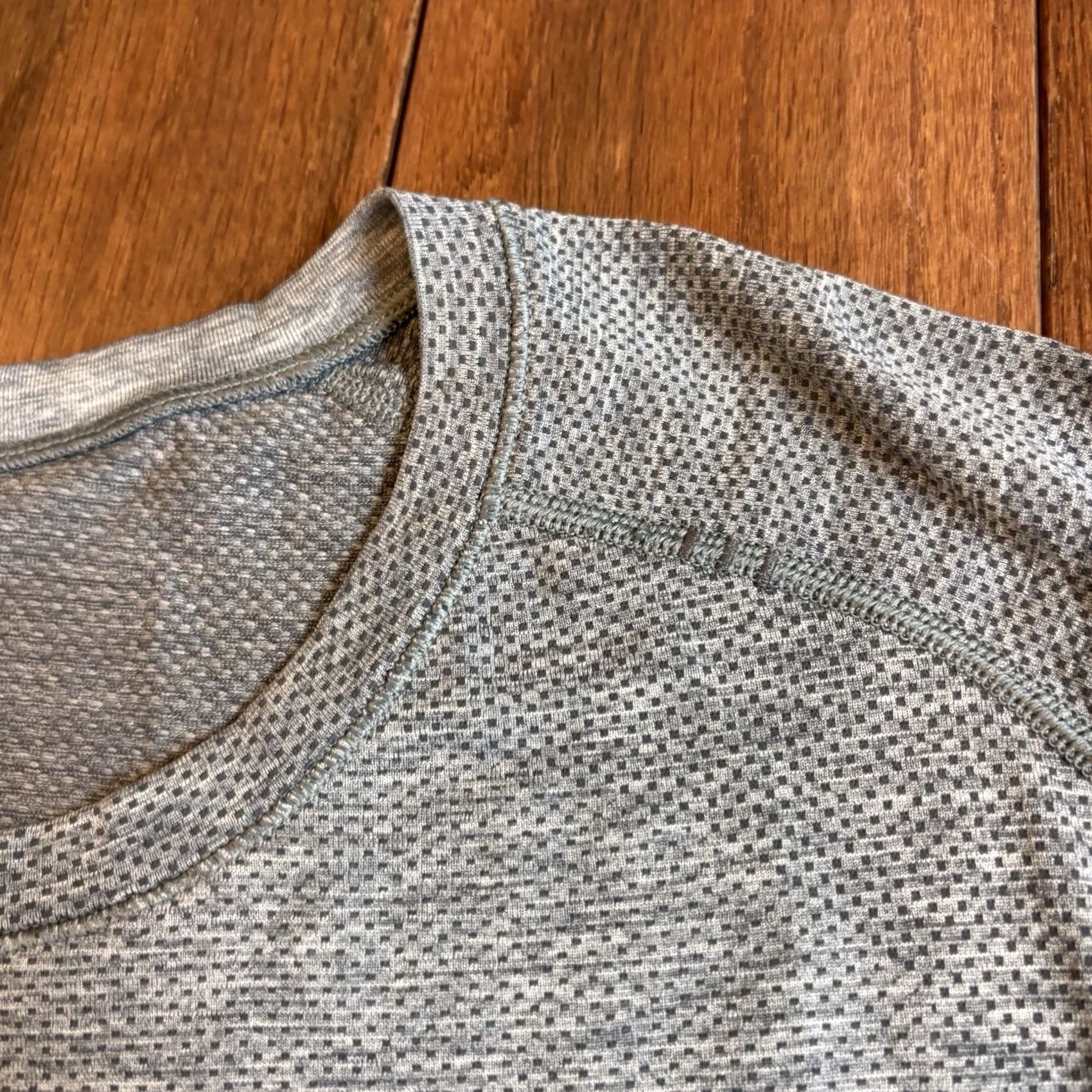 Lululemon Lululemon Mens Metal Vent Crew Neck T Shirt Gray sz Large Athletic Fit Size US XL / EU 56 / 4 - 3 Thumbnail