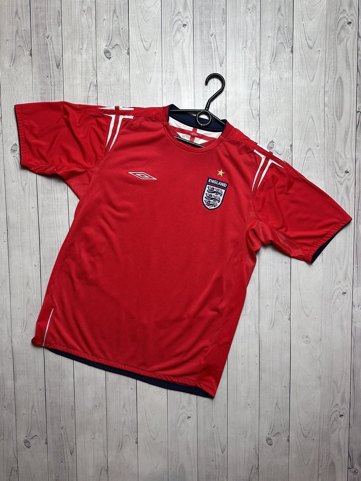 Umbro × Vintage Vintage Umbro England soccer jersey size L logo red Size US L / EU 52-54 / 3 - 1 Thumbnail