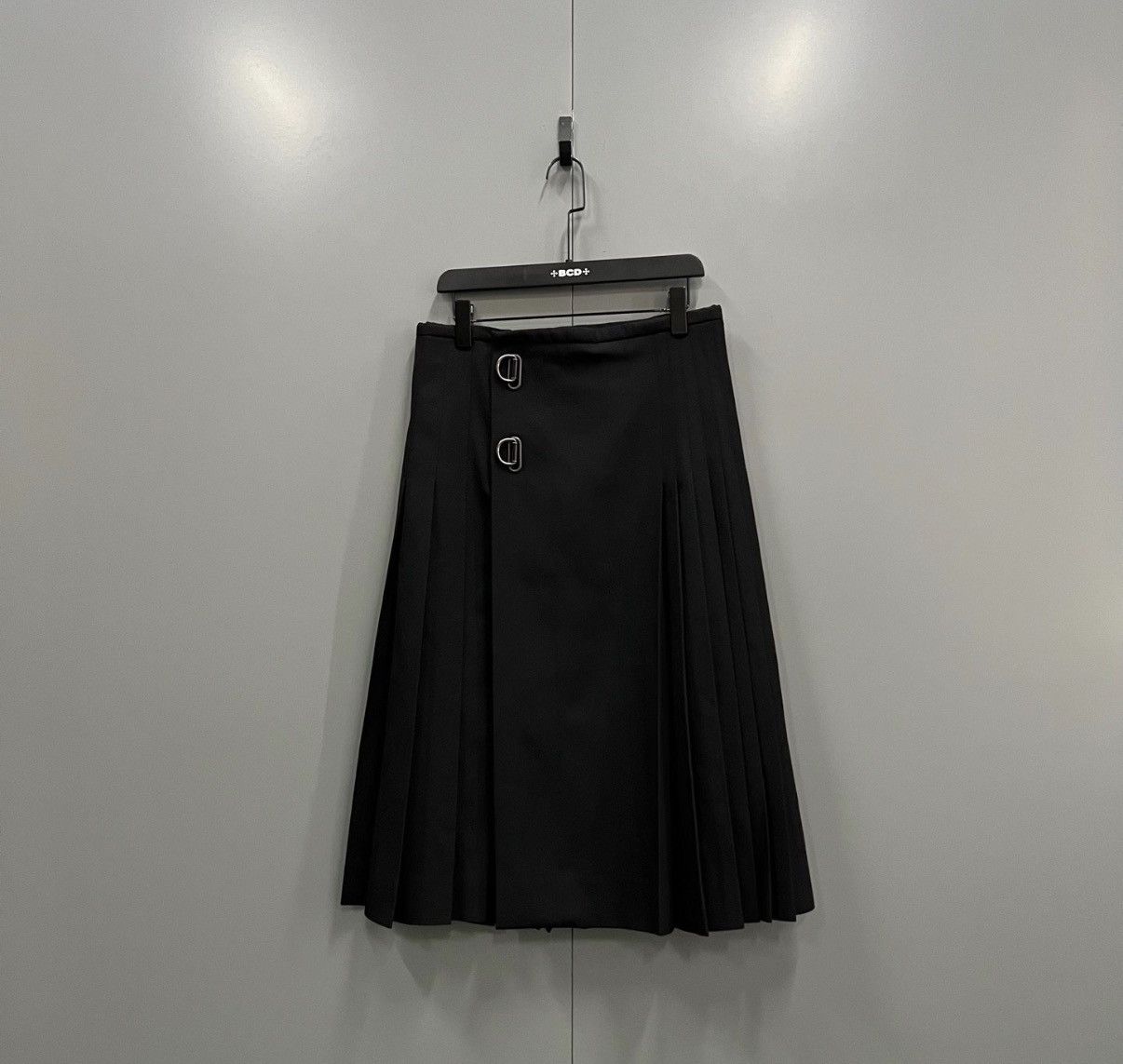 Burberry Burberry Black Mid-Rise Skirt J41 Size 26" / US 2 / IT 38 - 1 Thumbnail