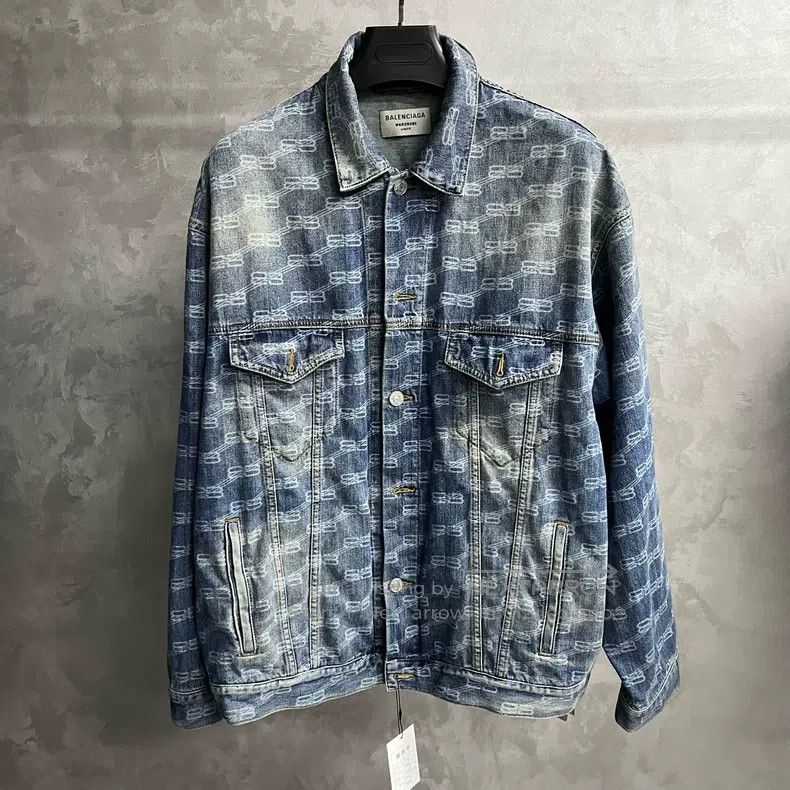 Balenciaga Balenciaga Blue Logo Full Print Single Row Button Down Den Size US L / EU 52-54 / 3 - 1 Thumbnail
